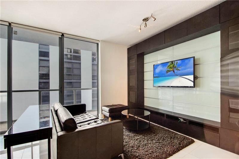 1050 Brickell Avenue 3222, Miami, FL 33131 — photo 3 of 12