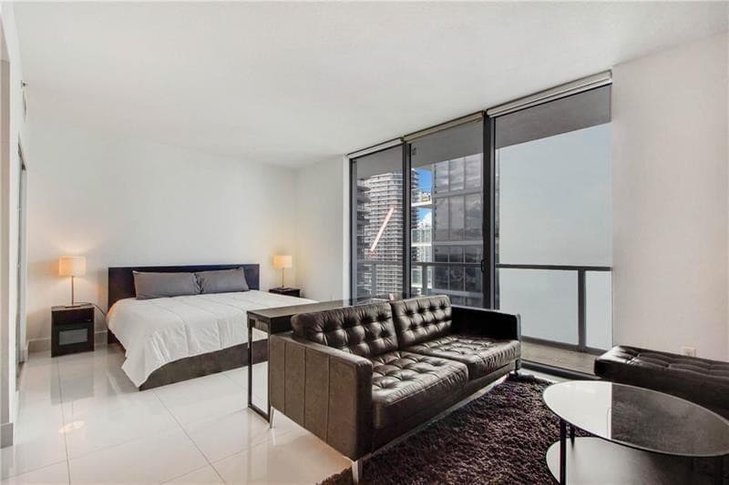 1050 Brickell Avenue 3222, Miami, FL 33131 — photo 4 of 12