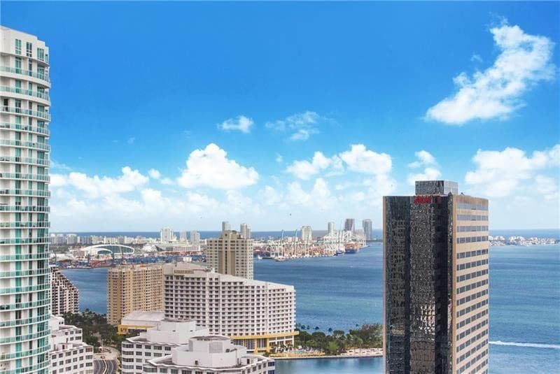 1050 Brickell Avenue 3222, Miami, FL 33131 — photo 9 of 12