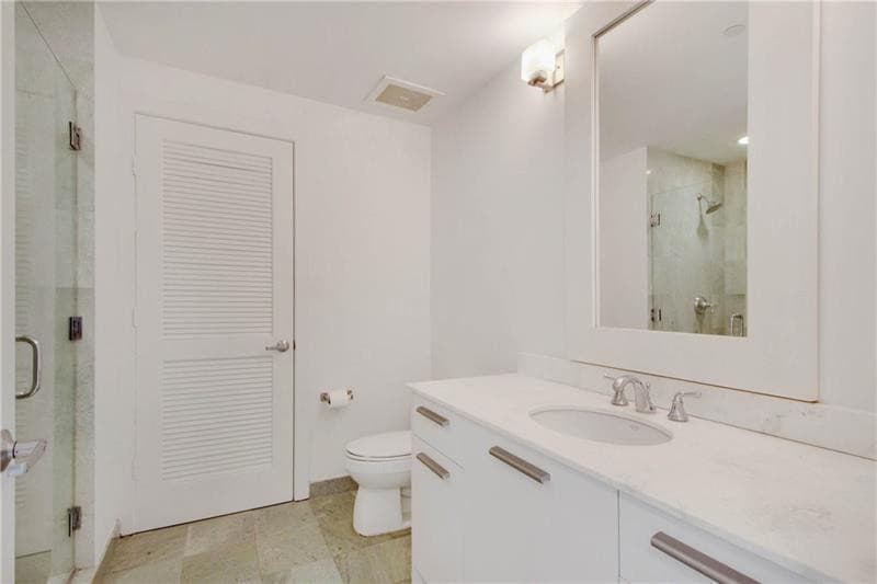 1050 Brickell Avenue 3222, Miami, FL 33131 — photo 10 of 12