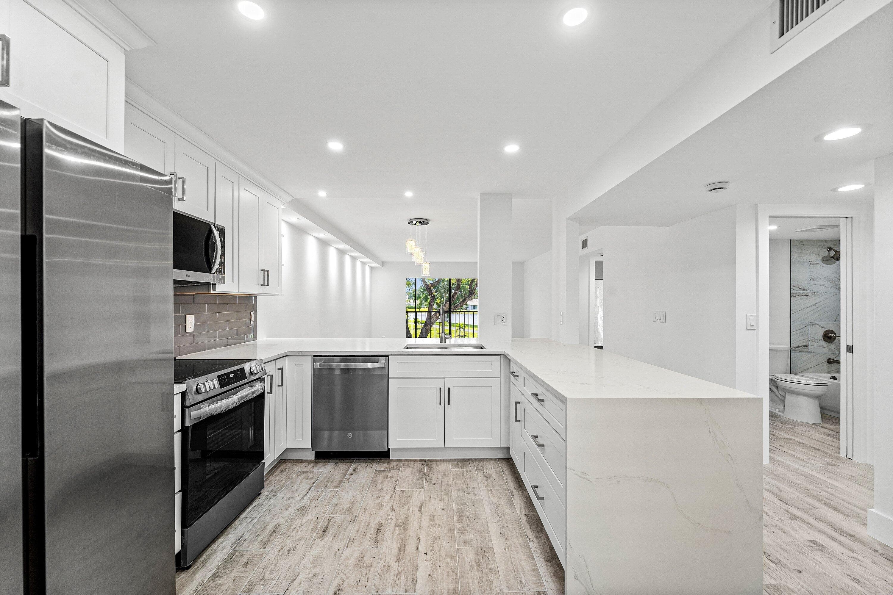 7192 Huntington Lane 208, Delray Beach, FL 33446 — photo 5 of 43