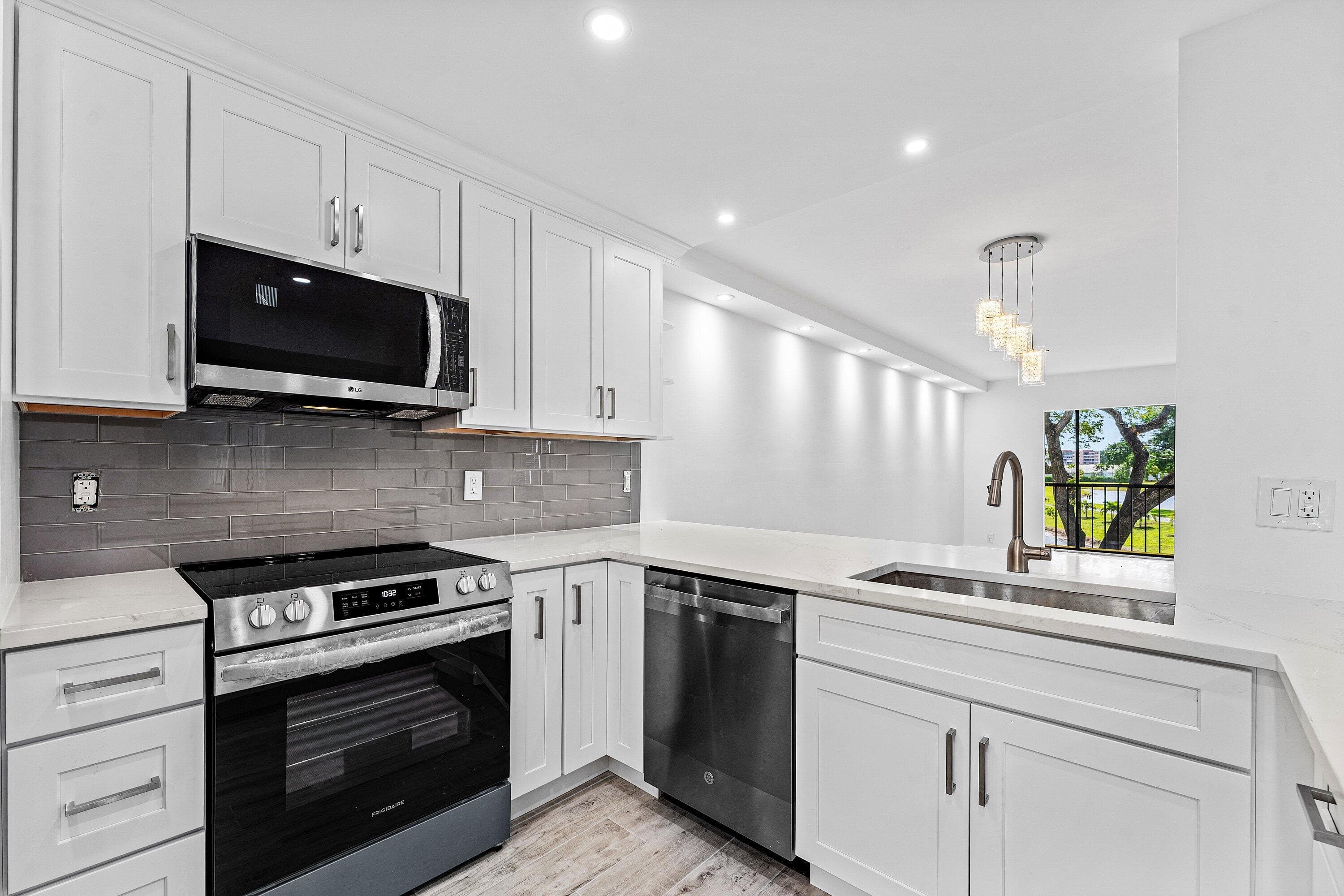 7192 Huntington Lane 208, Delray Beach, FL 33446 — photo 1 of 43