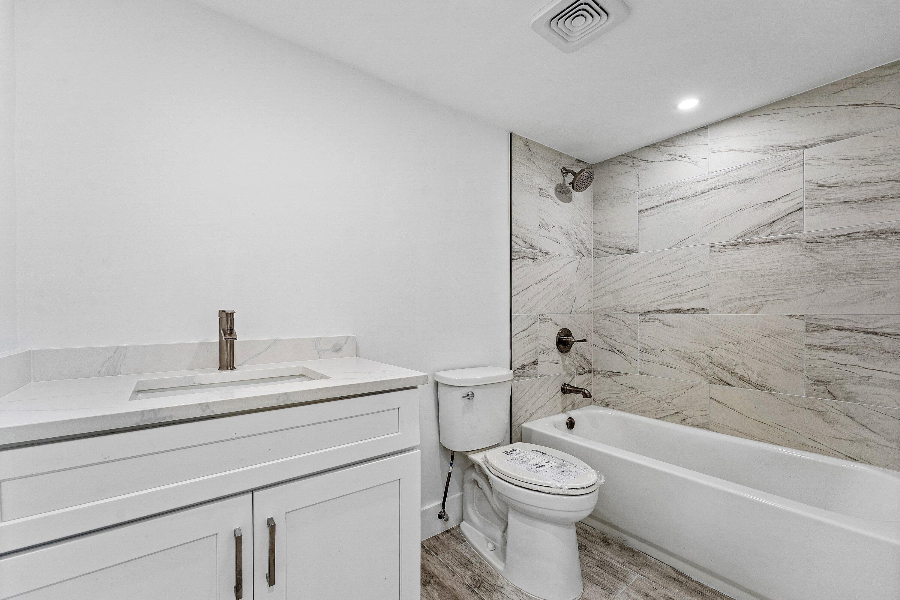 7192 Huntington Lane 208, Delray Beach, FL 33446 — photo 10 of 43