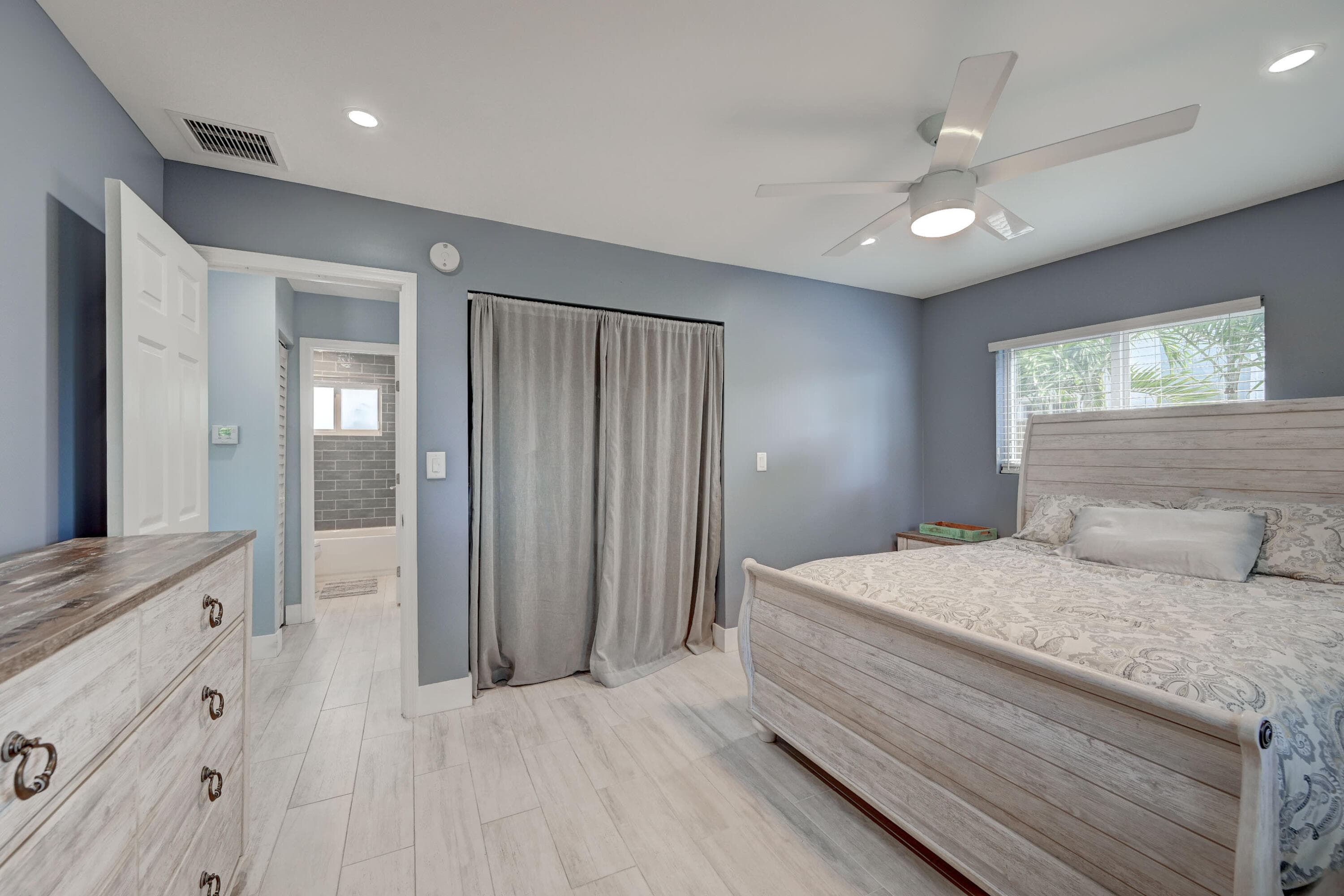351 NE 41st Street, Oakland Park, FL 33334 — photo 15 of 23