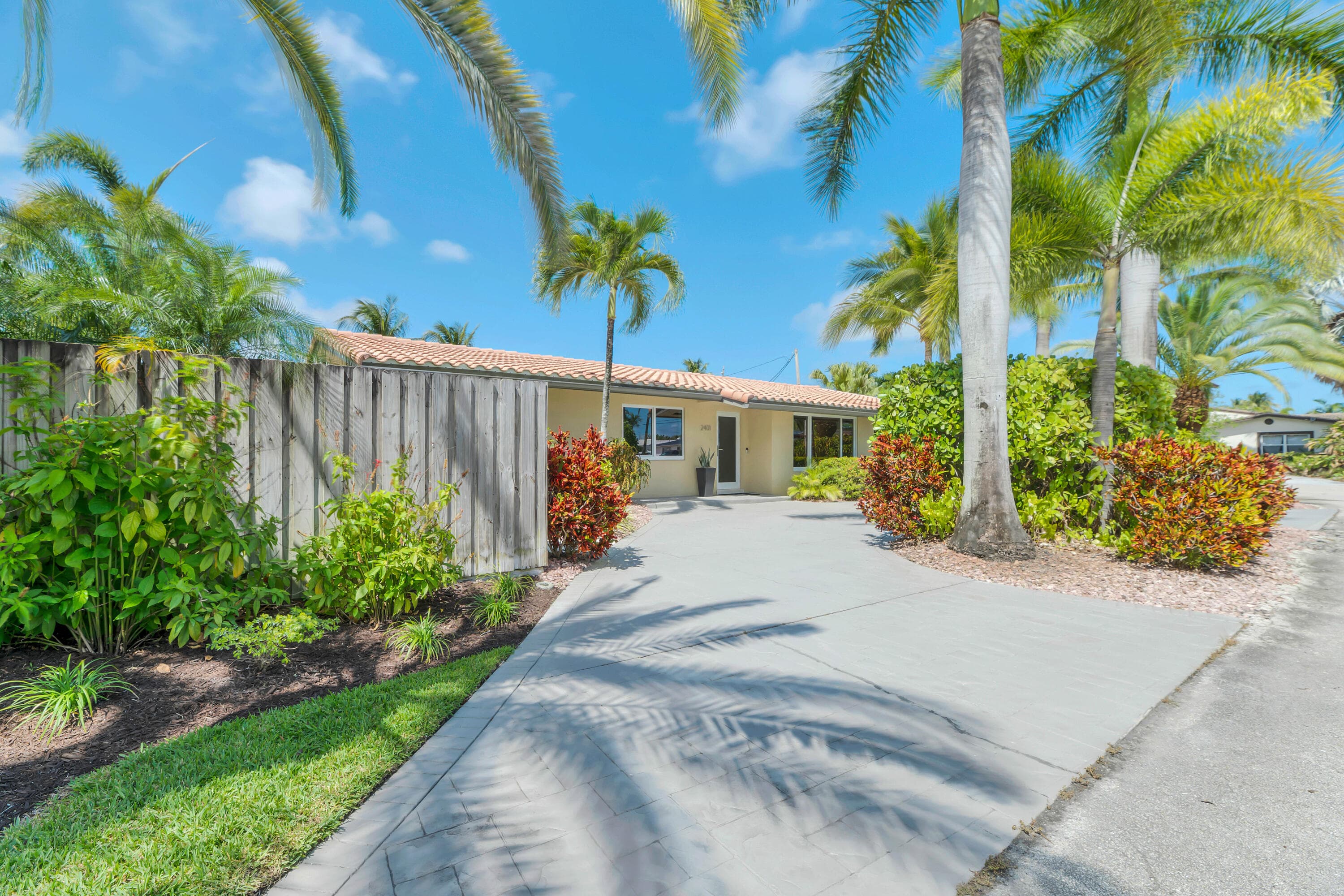 2401 NE 17th Terrace, Wilton Manors, FL 33305 — photo 2 of 31