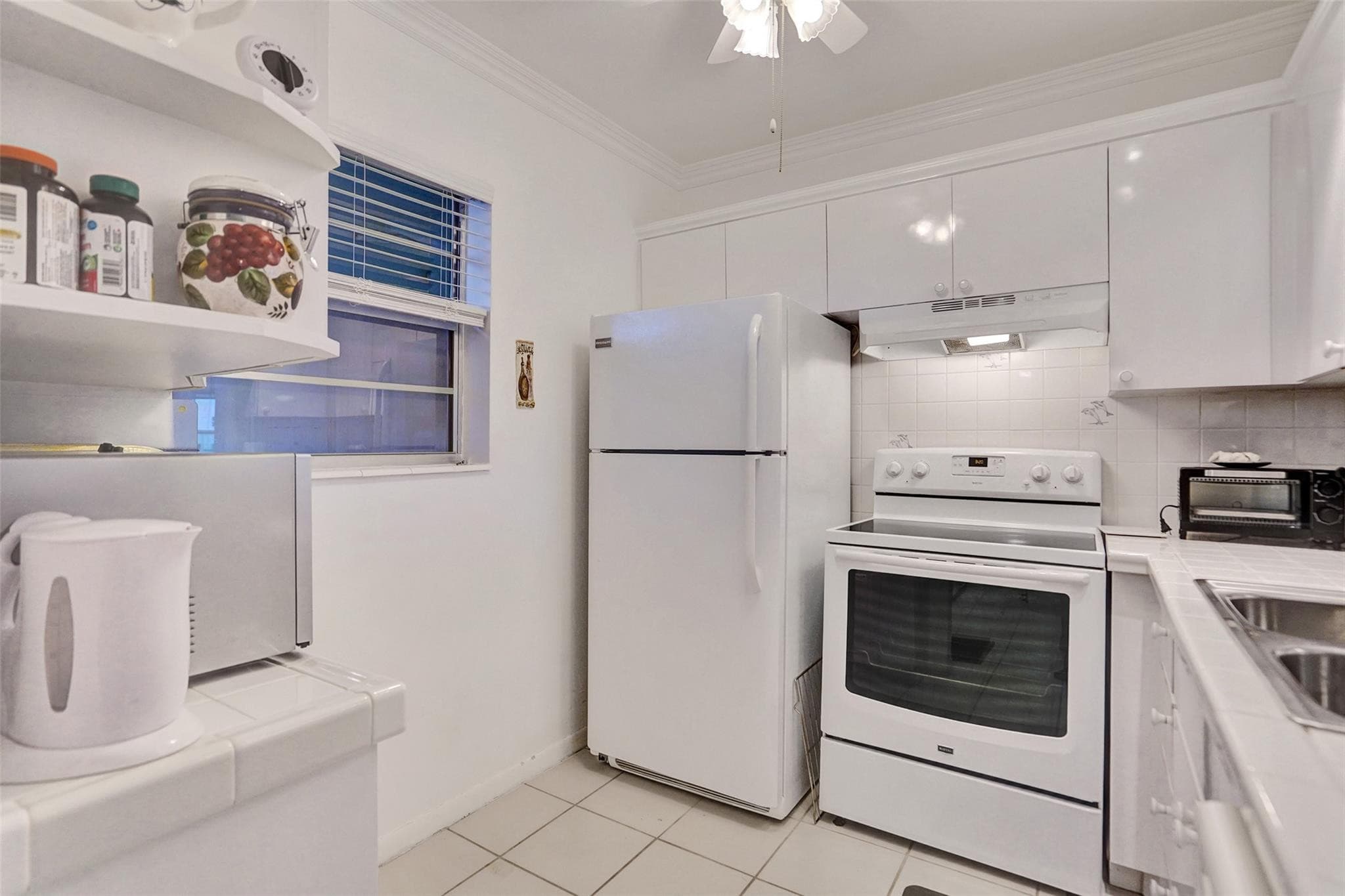 4706 NW 36th Street 409, Lauderdale Lakes, FL 33319 — photo 11 of 24