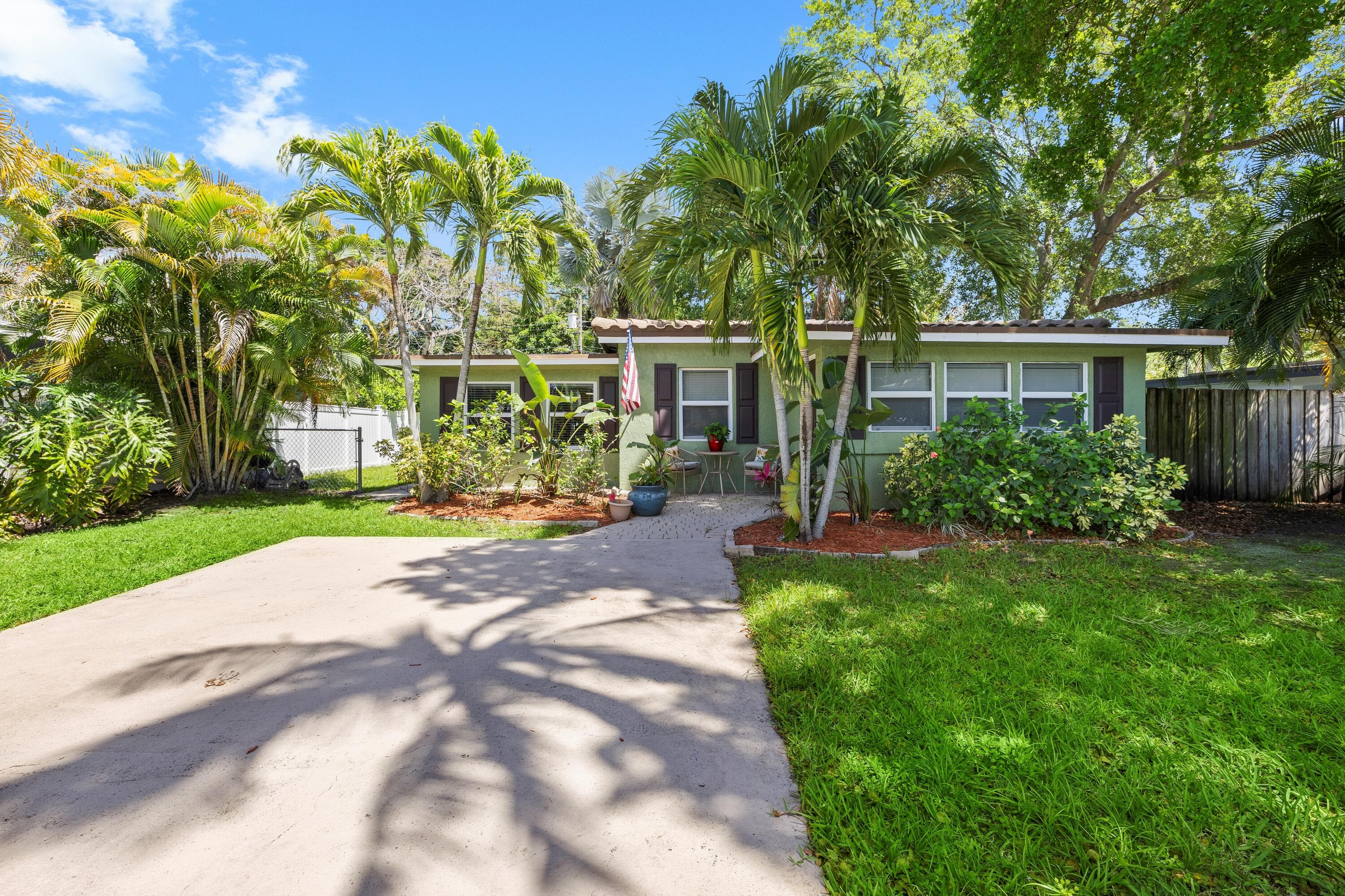 2660 SW 12th Terrace, Fort Lauderdale, FL 33315 — photo 2 of 23