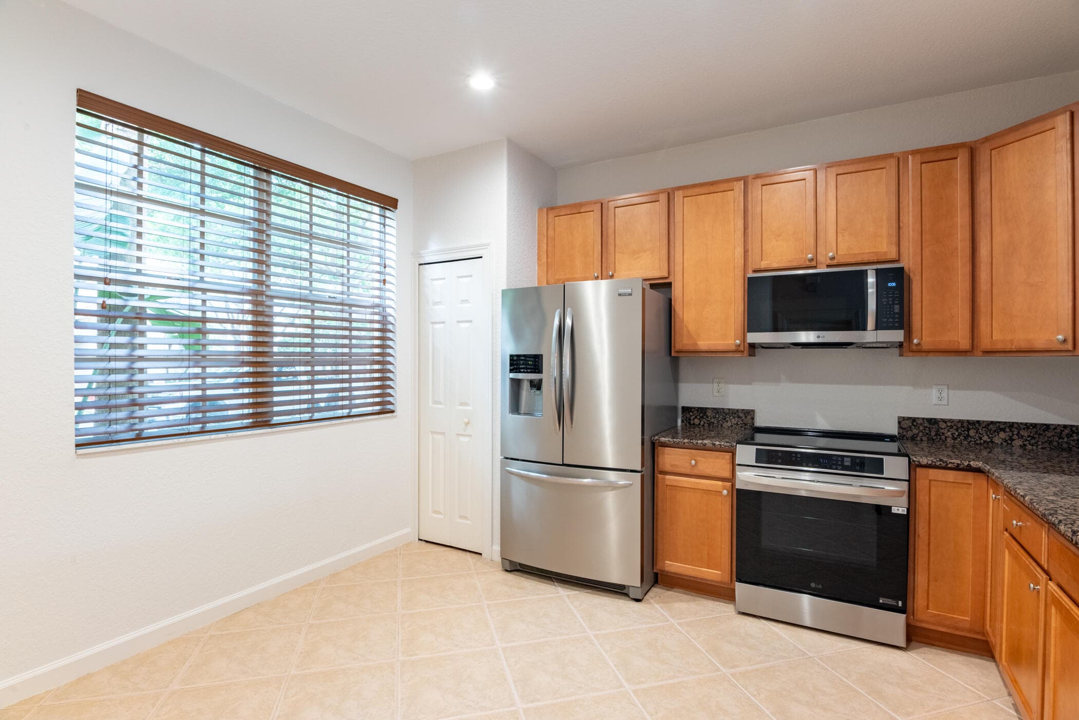 8065 Murano Circle, Palm Beach Gardens, FL 33418 — photo 13 of 34