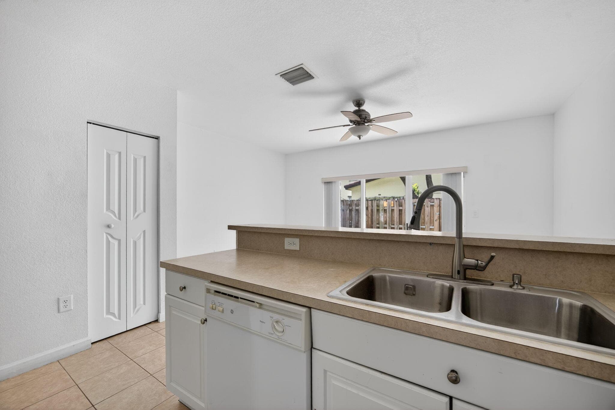 1575 NE 33rd Avenue Unit 105, Homestead, FL 33033 — photo 11 of 40