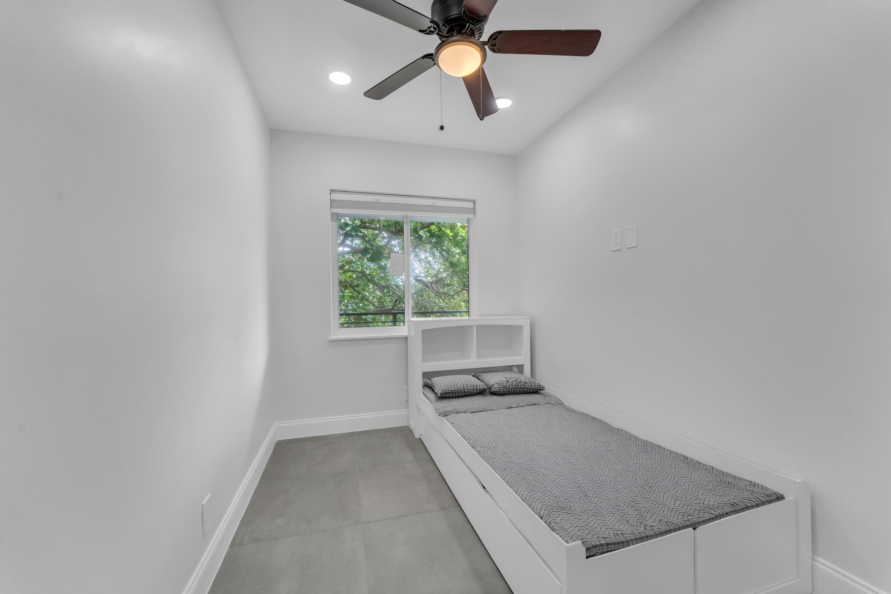381 SE 15th Avenue 1, Deerfield Beach, FL 33441 — photo 9 of 19
