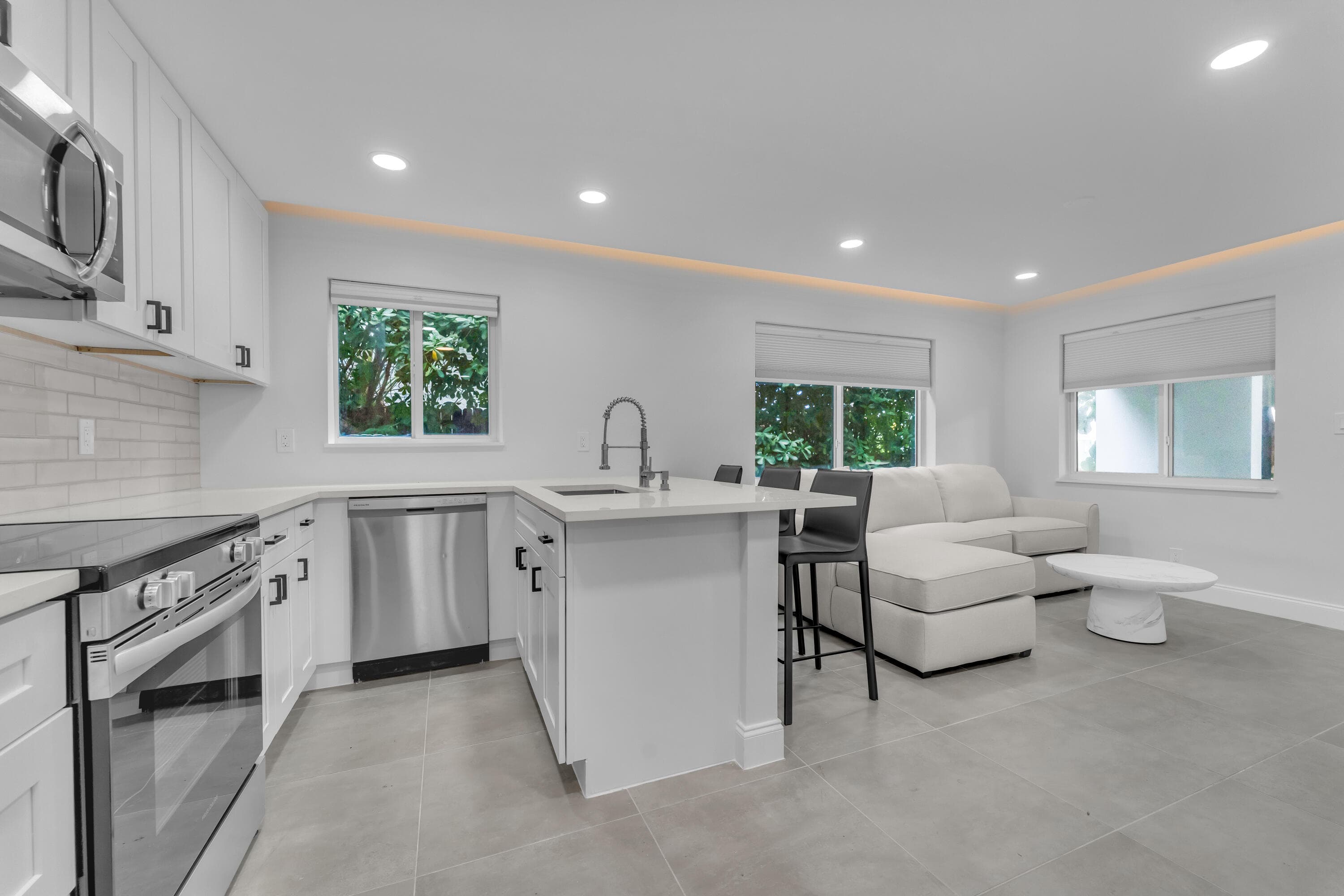381 SE 15th Avenue 1, Deerfield Beach, FL 33441 — photo 13 of 19