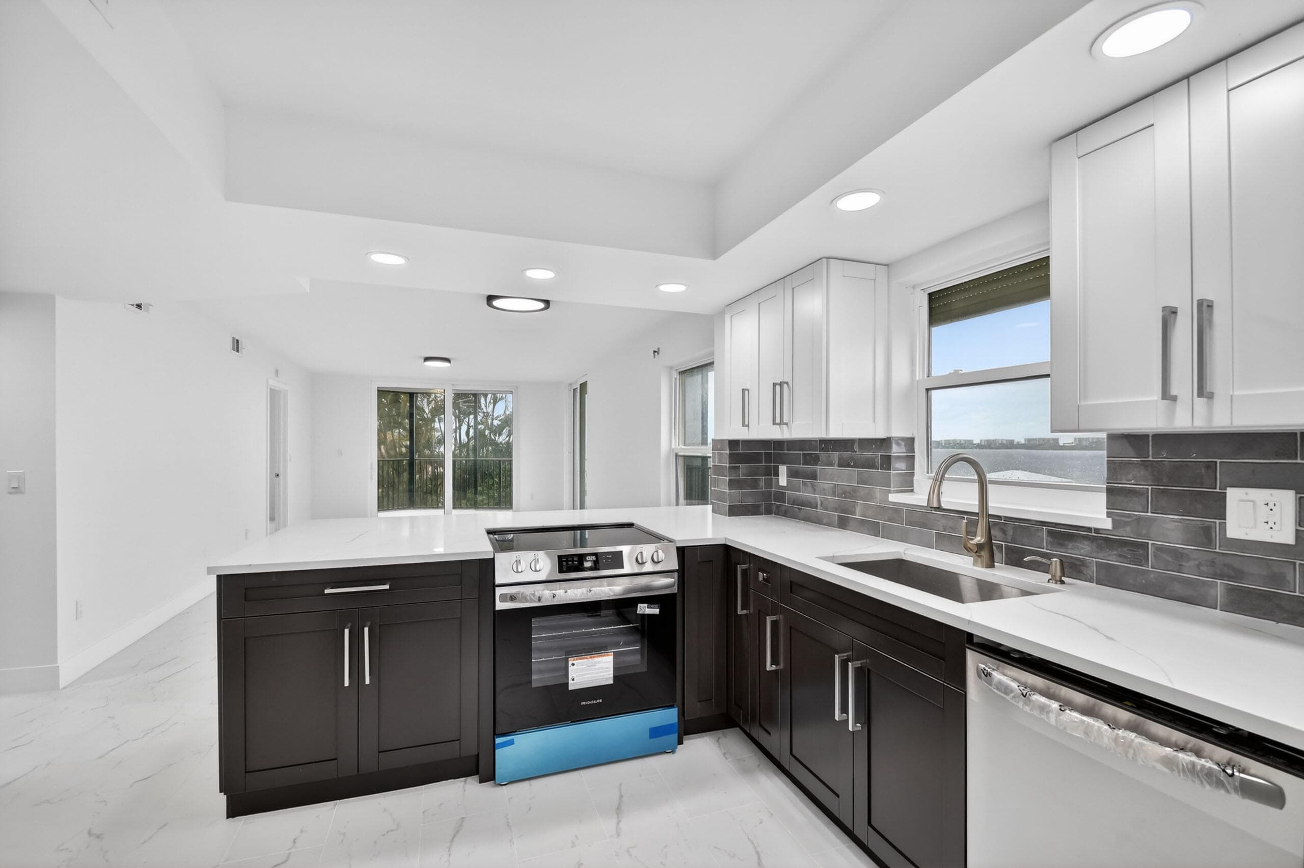 896 N Federal Highway 224, Lantana, FL 33462 — photo 5 of 45