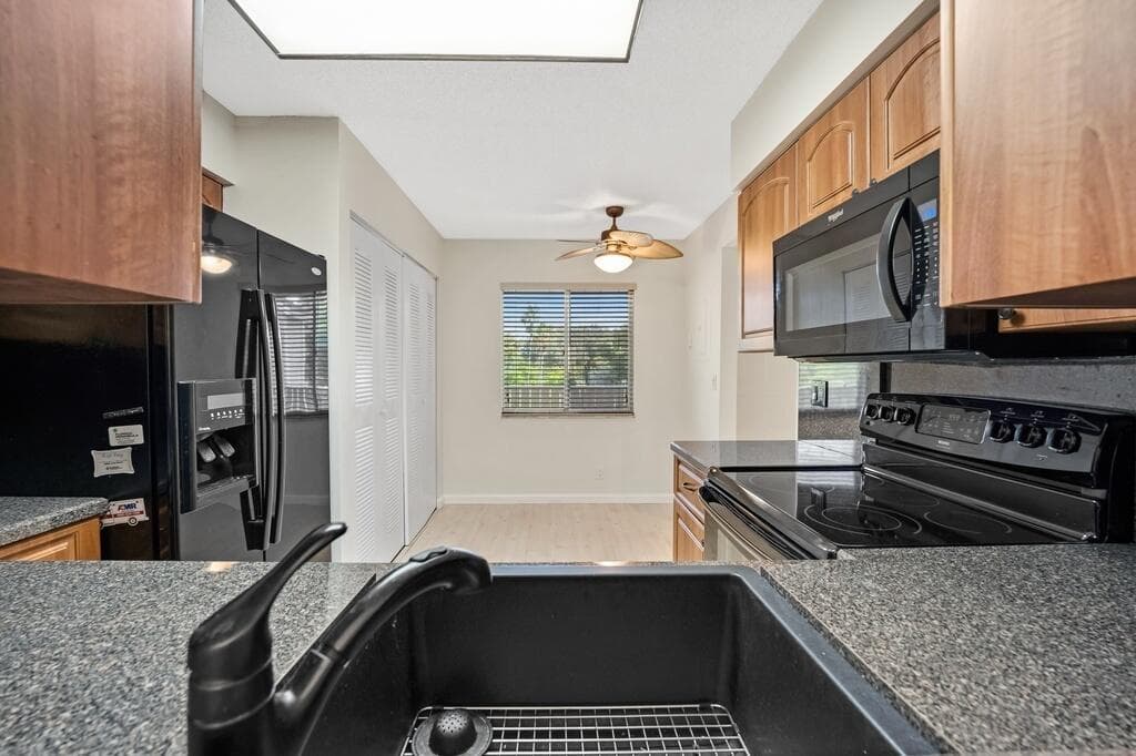 7286 Huntington Lane 405, Delray Beach, FL 33446 — photo 6 of 74