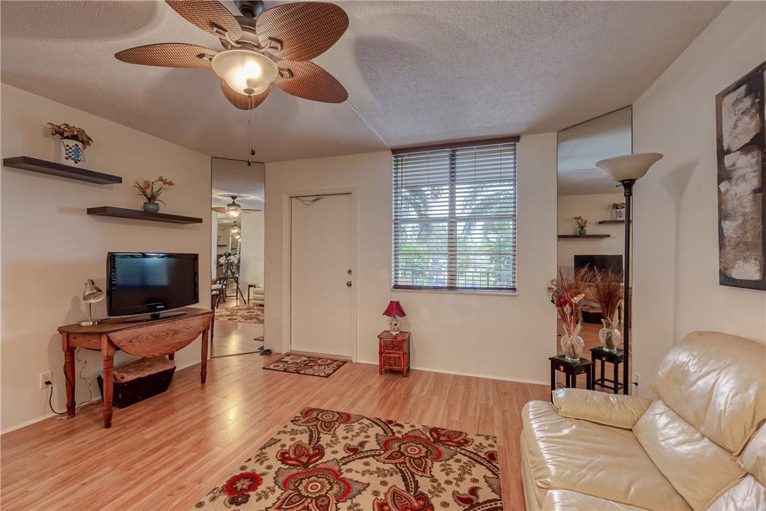 2400 NE 10th Street 204, Pompano Beach, FL 33062 — photo 5 of 27