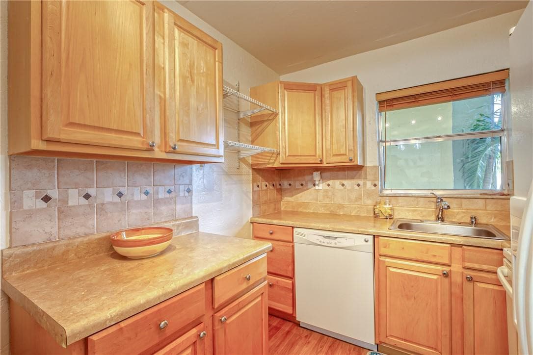 2400 NE 10th Street 204, Pompano Beach, FL 33062 — photo 12 of 27