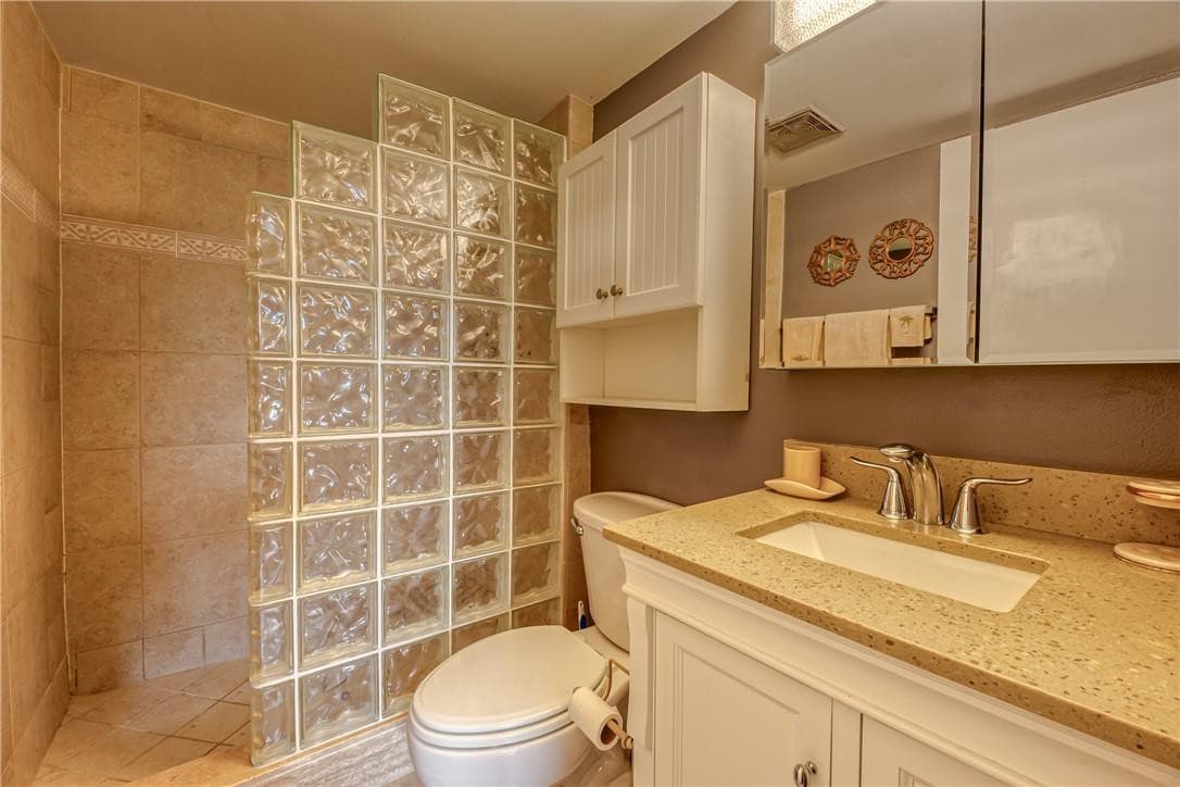 2400 NE 10th Street 204, Pompano Beach, FL 33062 — photo 16 of 27