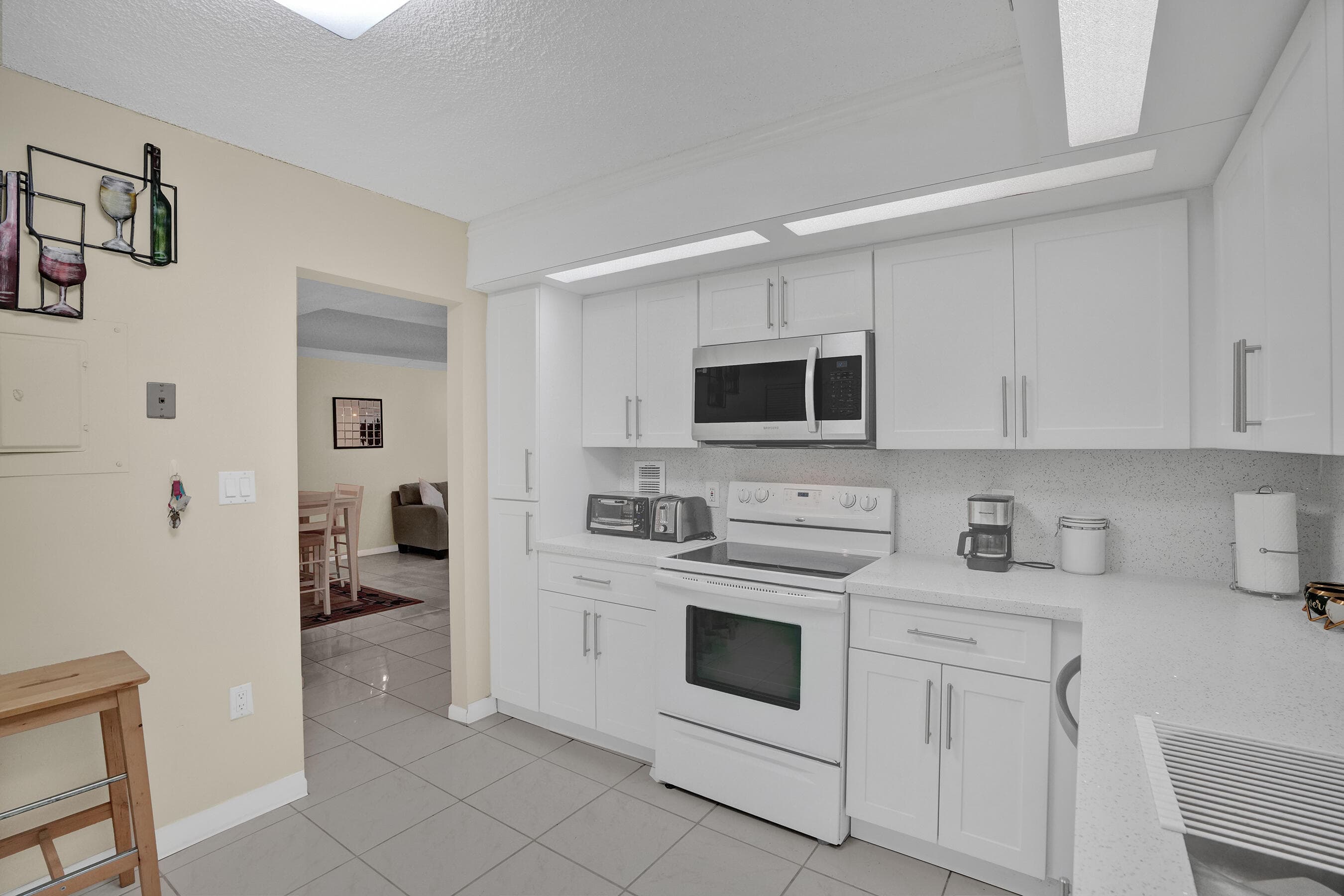 2800 N 46th Avenue A302, Hollywood, FL 33021 — photo 4 of 34