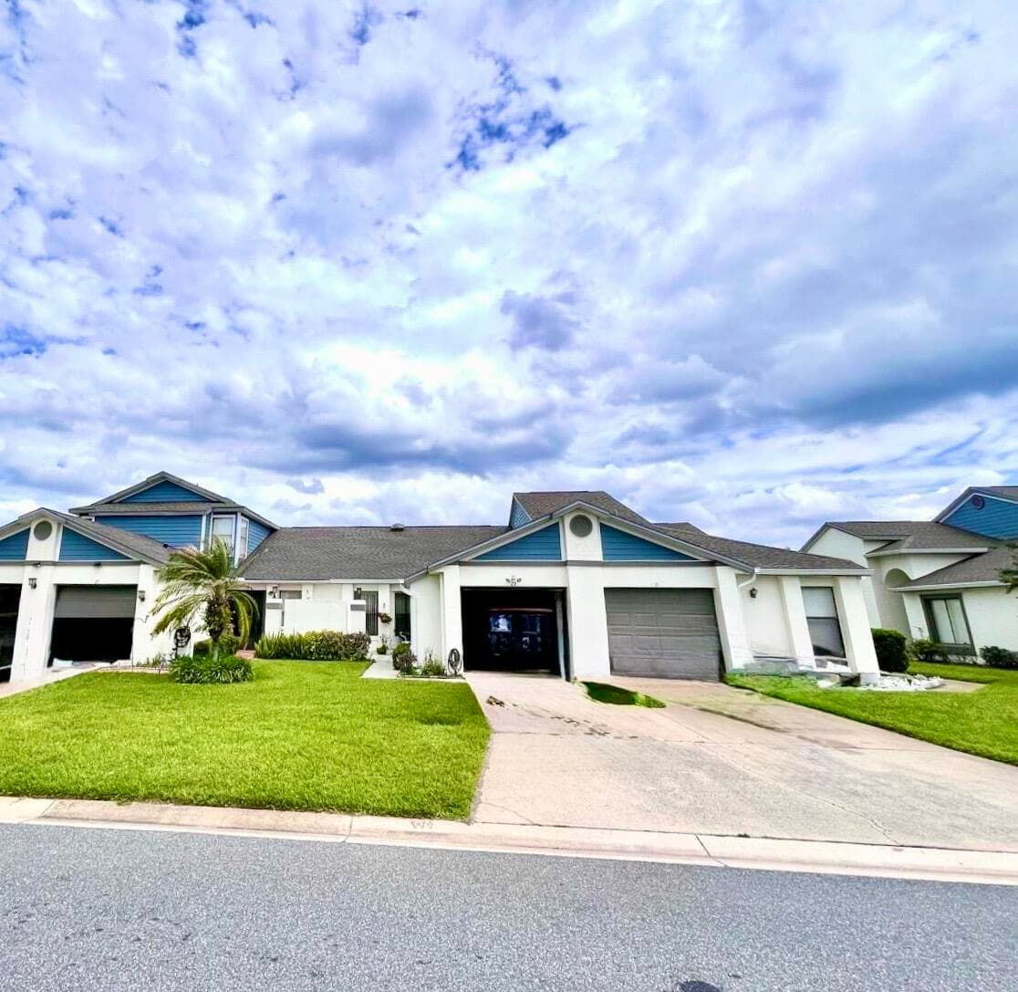 29 Lakepointe Circle, Kissimmee, FL 34743 — photo 3 of 43