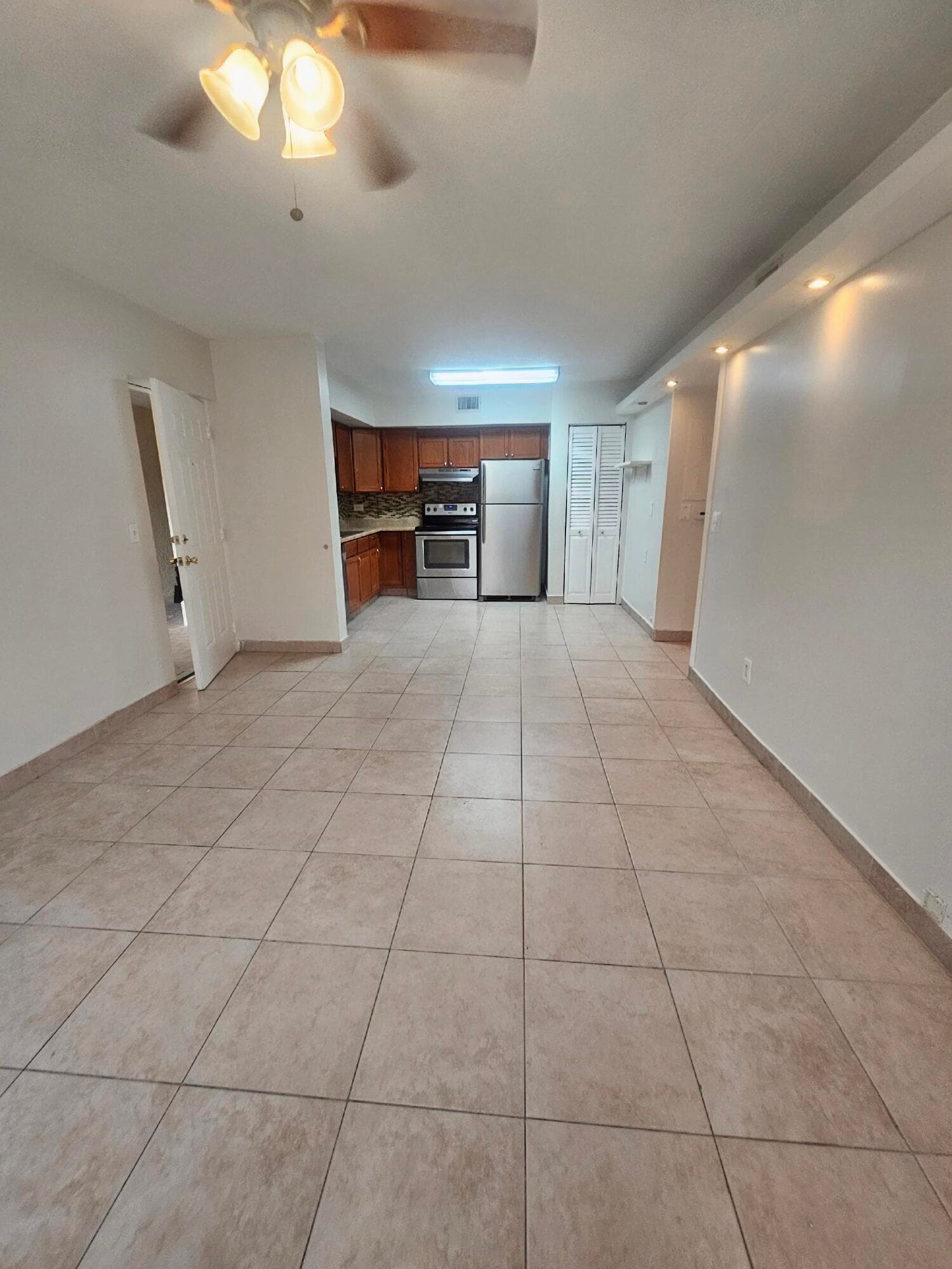 3680 N 56th Avenue 812, Hollywood, FL 33021 — photo 5 of 15
