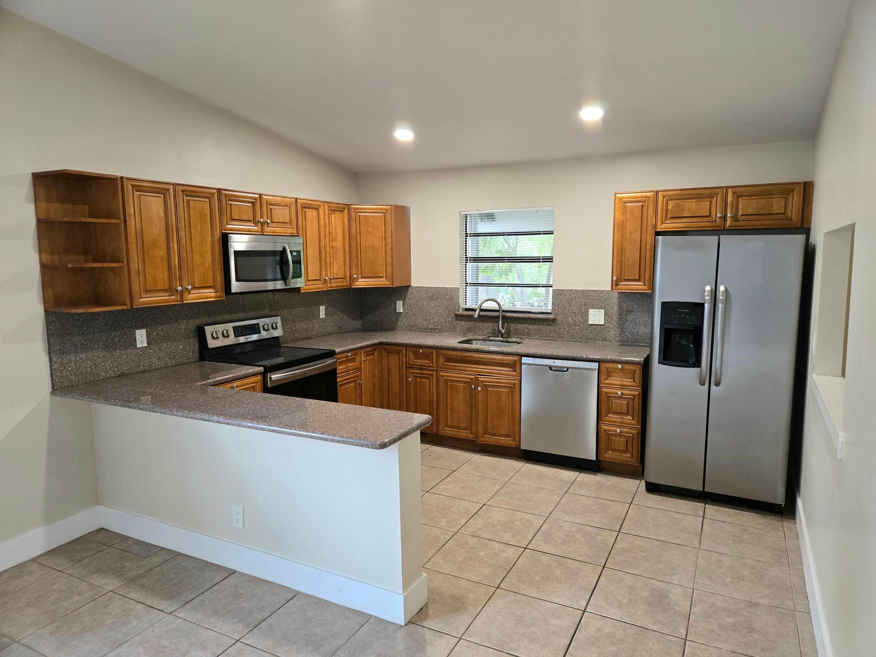 3921 NW 114th Avenue, Coral Springs, FL 33065 — photo 4 of 19