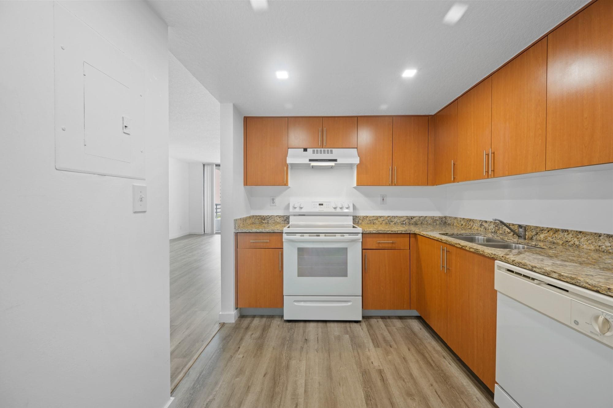 3300 NE 192nd Street 915, Aventura, FL 33180 — photo 14 of 27