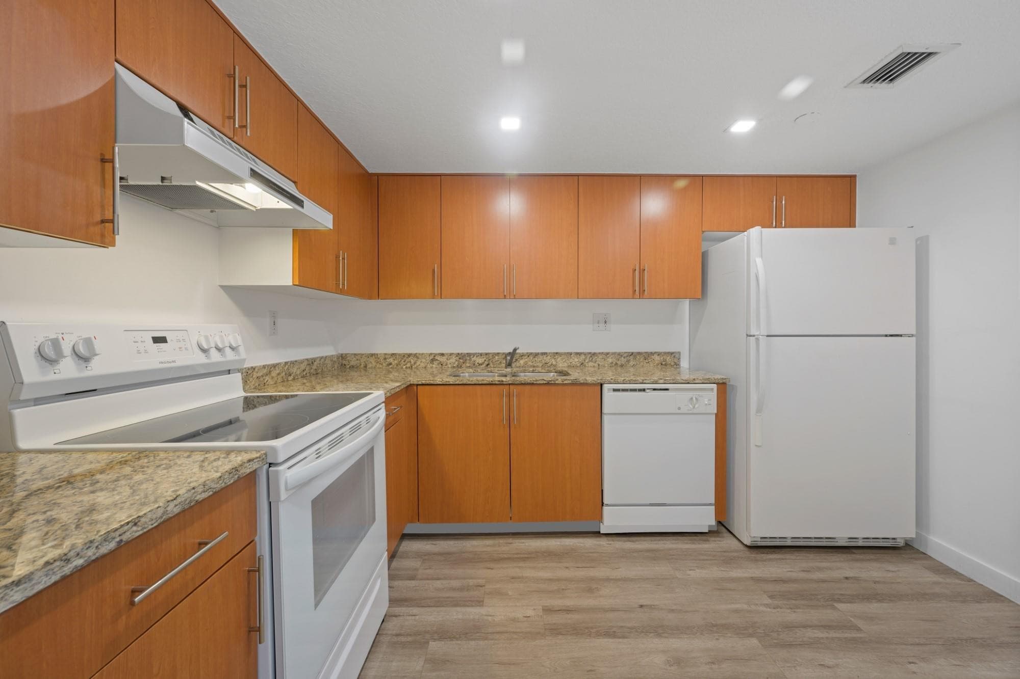 3300 NE 192nd Street 915, Aventura, FL 33180 — photo 15 of 27