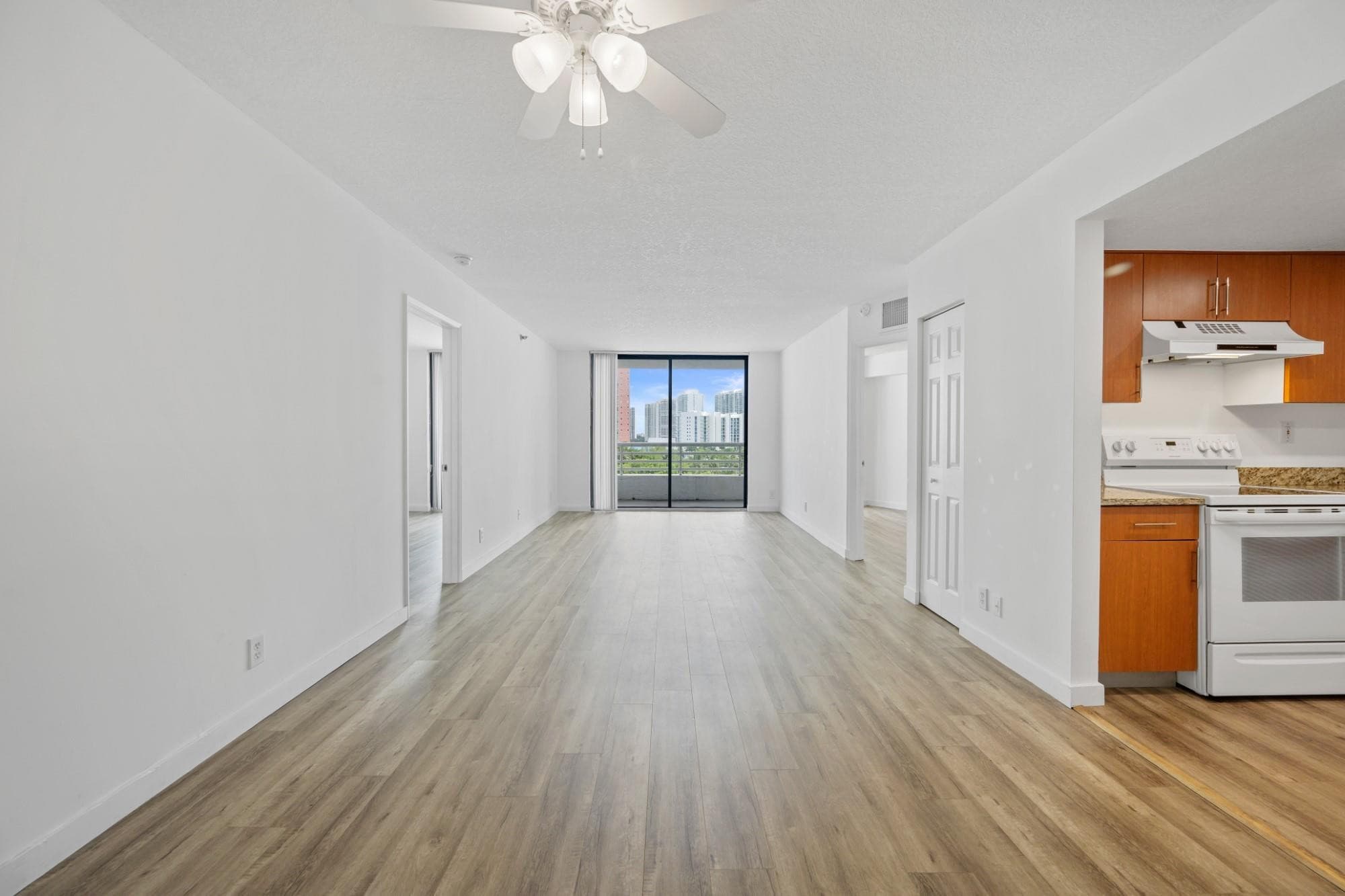 3300 NE 192nd Street 915, Aventura, FL 33180 — photo 17 of 27