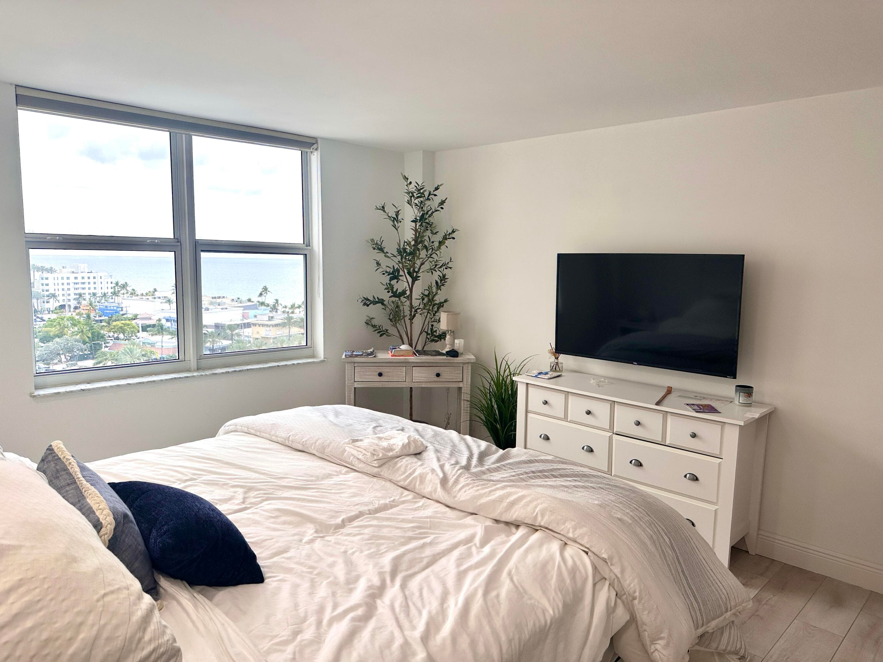 1 Las Olas Circle 1211, Fort Lauderdale, FL 33316 — photo 8 of 47