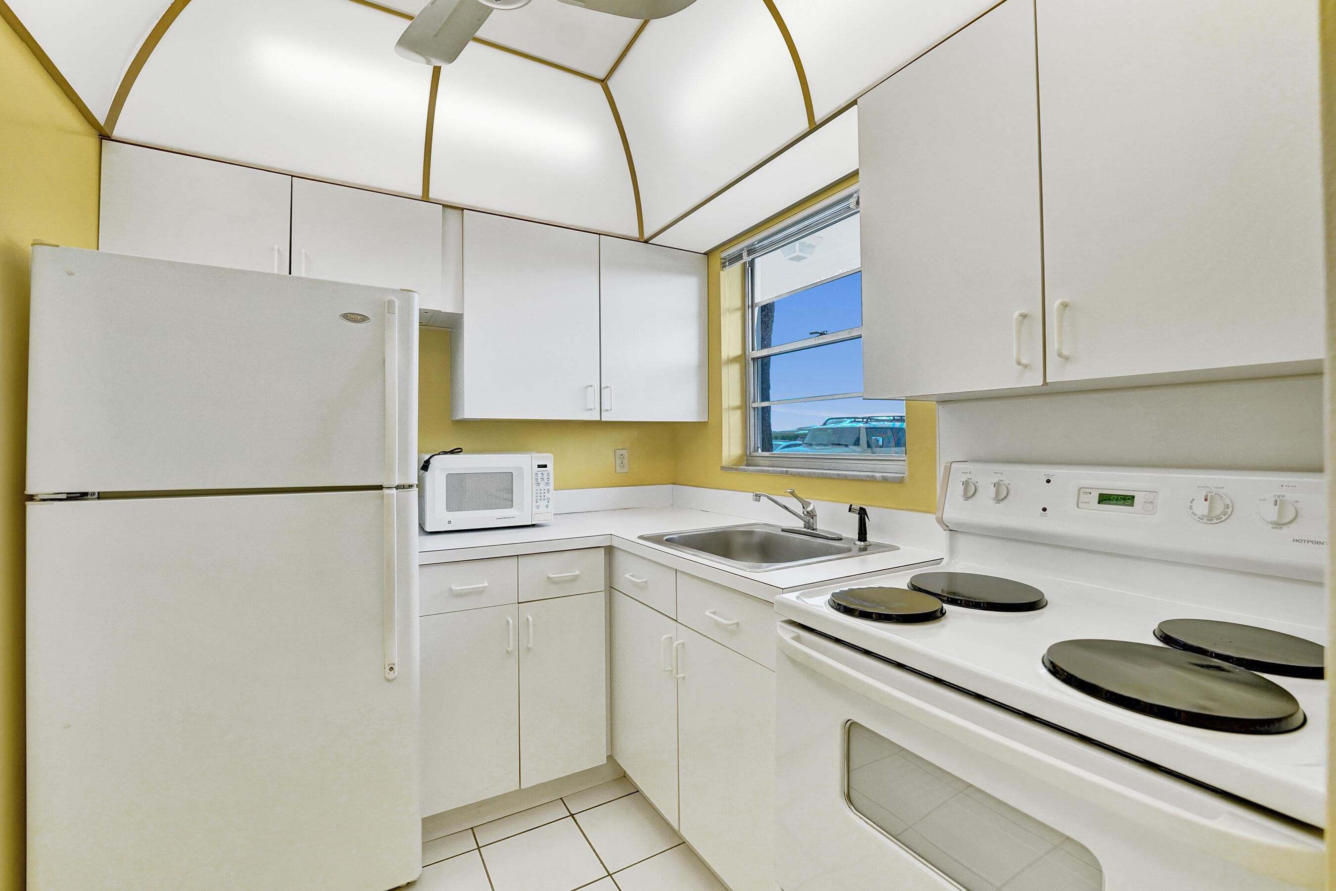 2551 W Golf Boulevard 108, Pompano Beach, FL 33064 — photo 4 of 28