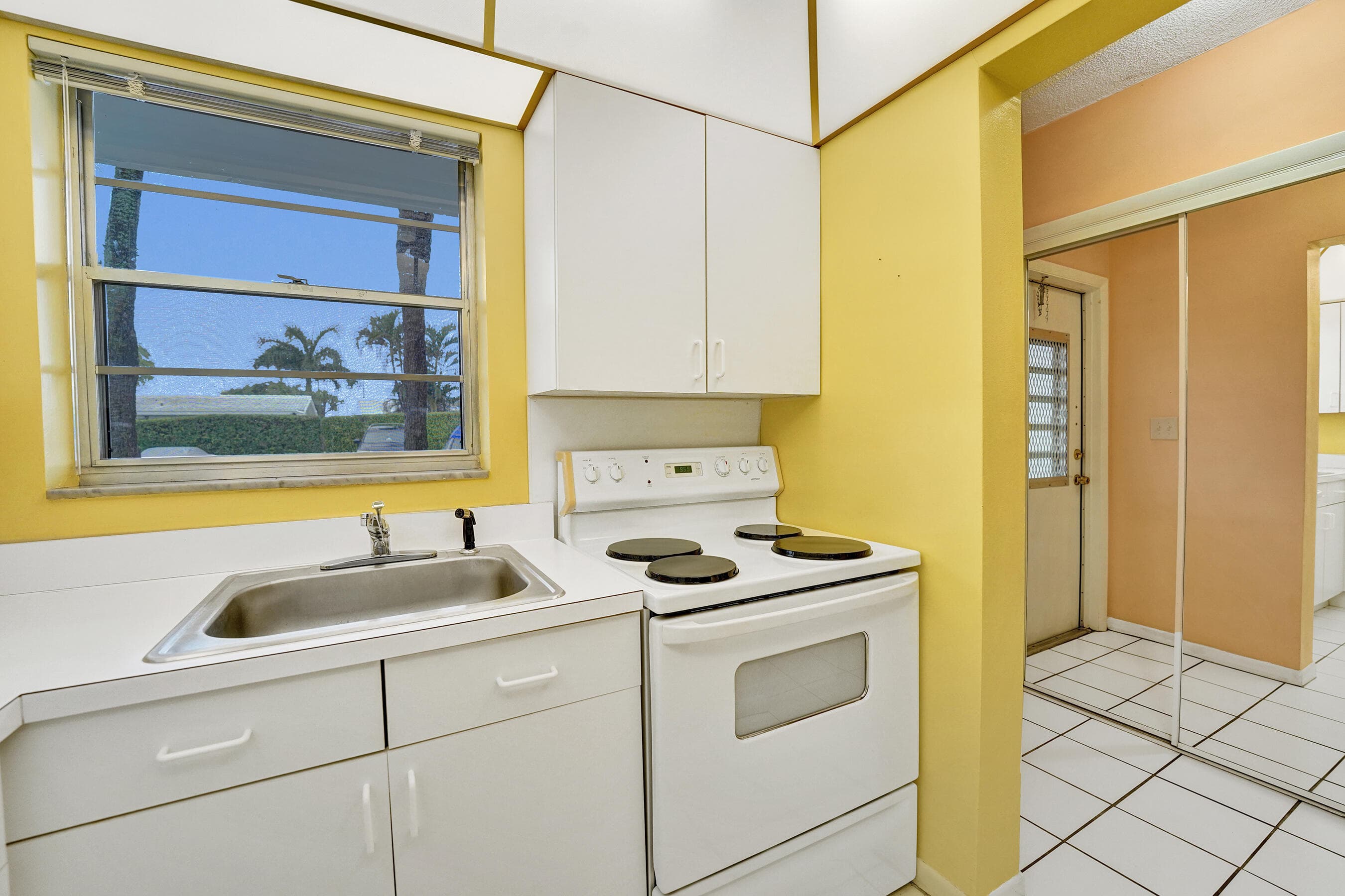 2551 W Golf Boulevard 108, Pompano Beach, FL 33064 — photo 5 of 28