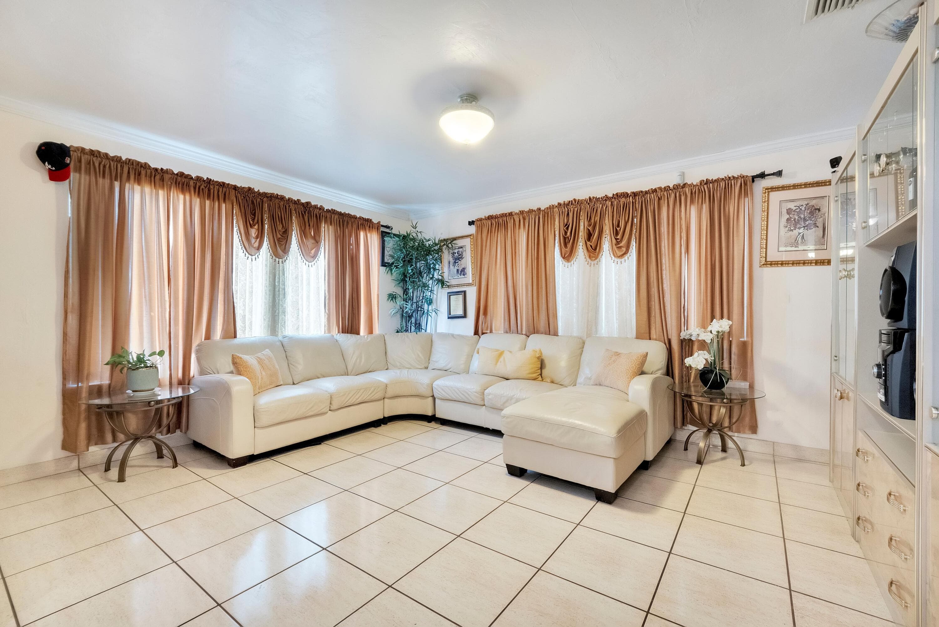 745 NW 46th Street, Miami, FL 33127 — photo 4 of 26