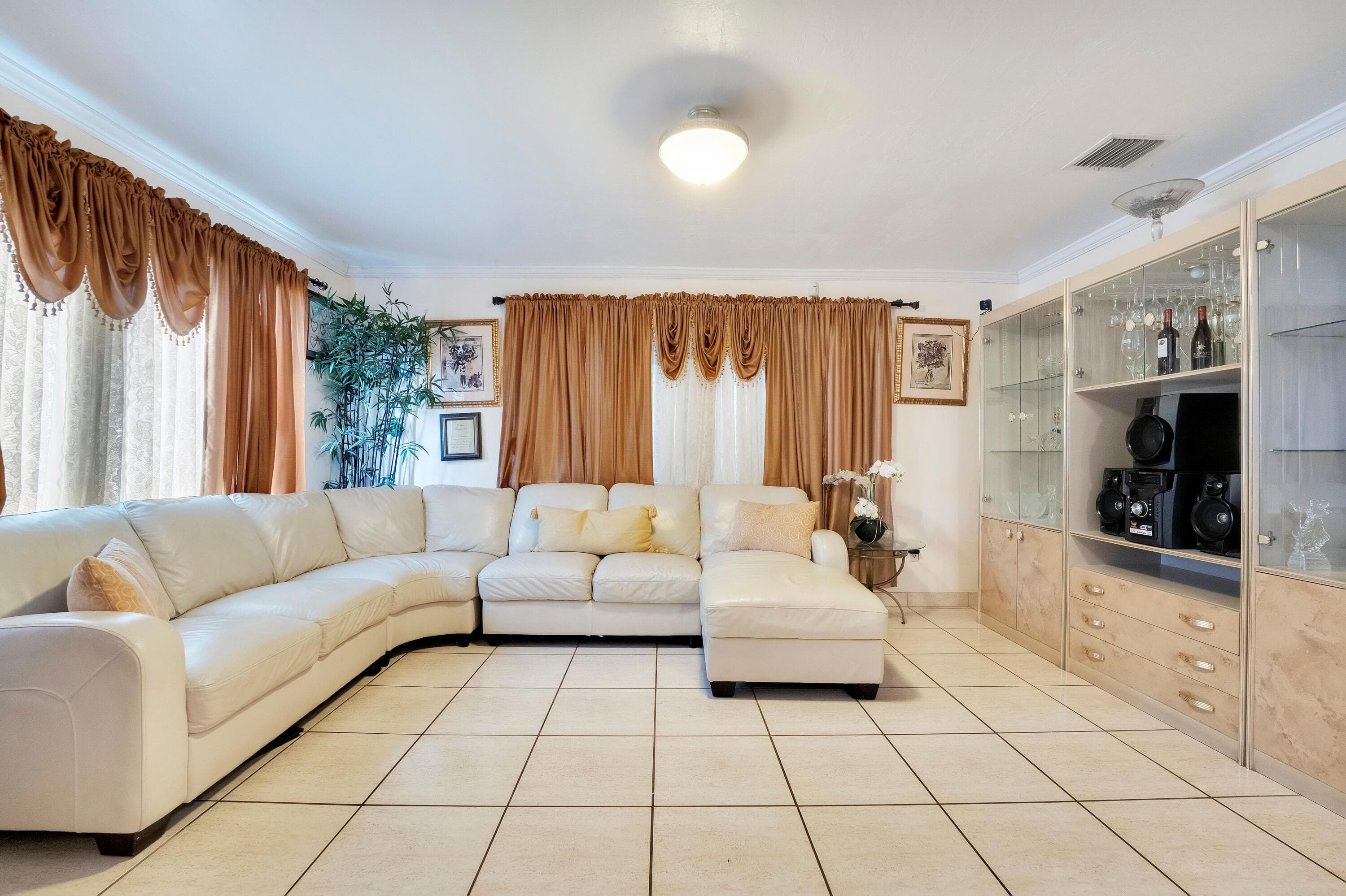 745 NW 46th Street, Miami, FL 33127 — photo 5 of 26
