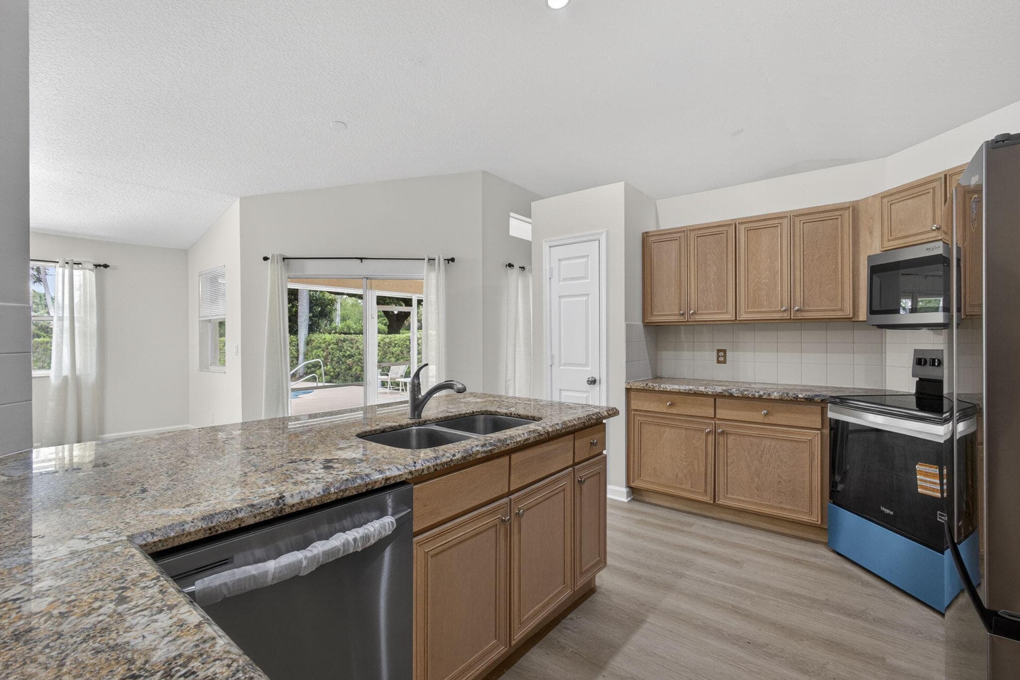 103 Oxford Court, Royal Palm Beach, FL 33411 — photo 16 of 74