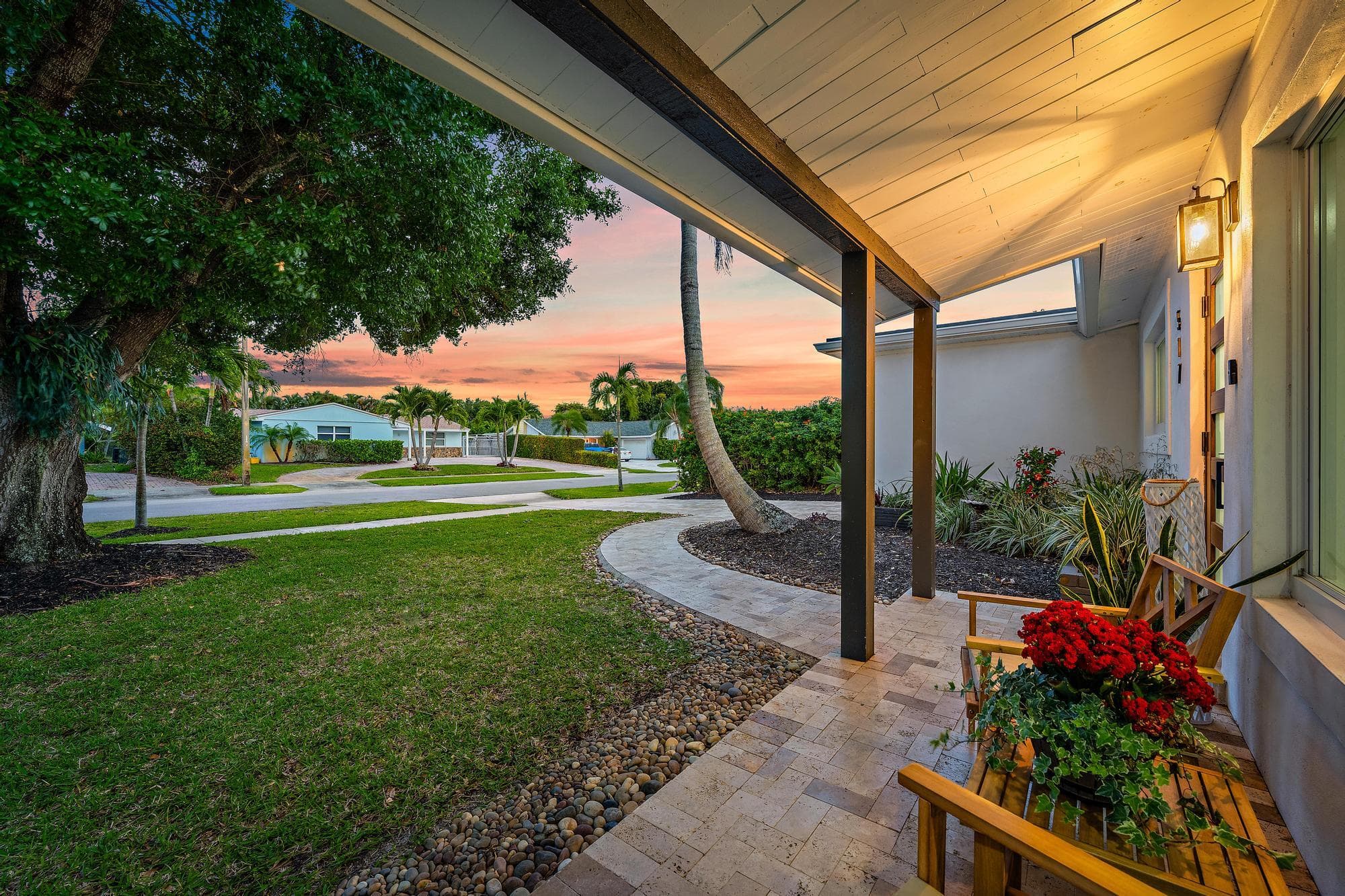 517 Gulf Road, North Palm Beach, FL 33408 — photo 3 of 59