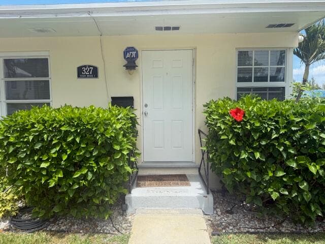 327 S Ocean Breeze Drive 1, Lake Worth Beach, FL 33460 — photo 4 of 23