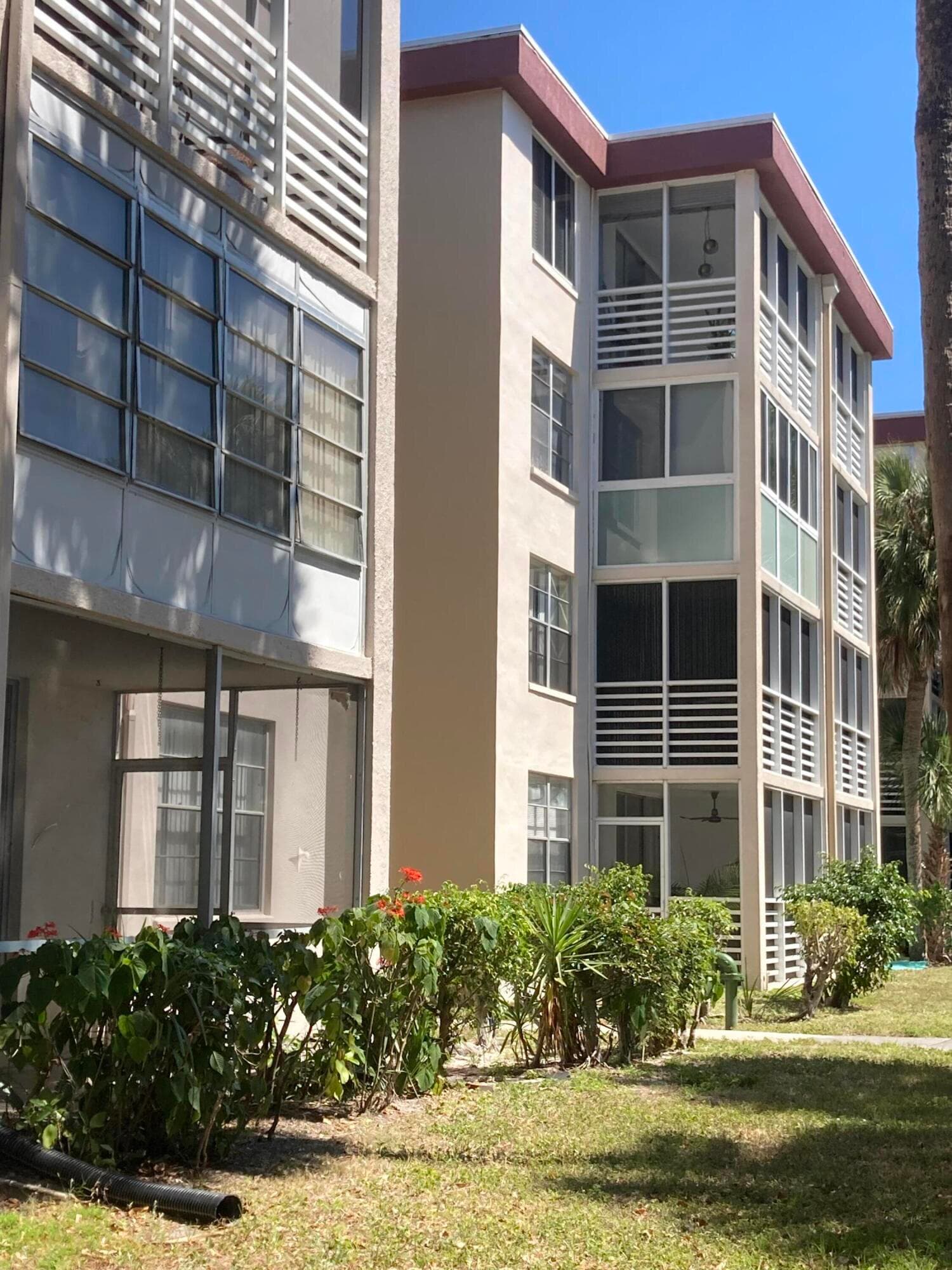 2650 NW 49th Avenue 327, Lauderdale Lakes, FL 33313 — photo 30 of 36
