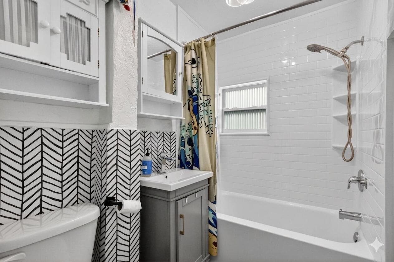 618 S Pine Street, Lake Worth Beach, FL 33460 — photo 7 of 20