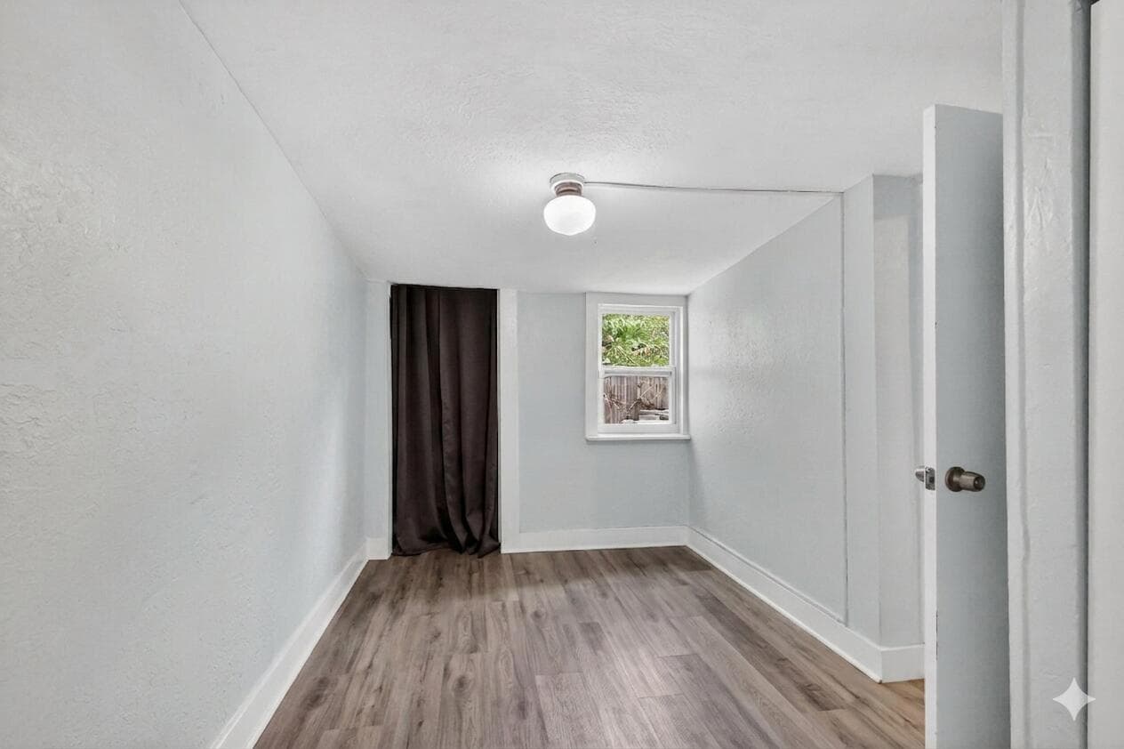618 S Pine Street, Lake Worth Beach, FL 33460 — photo 6 of 20