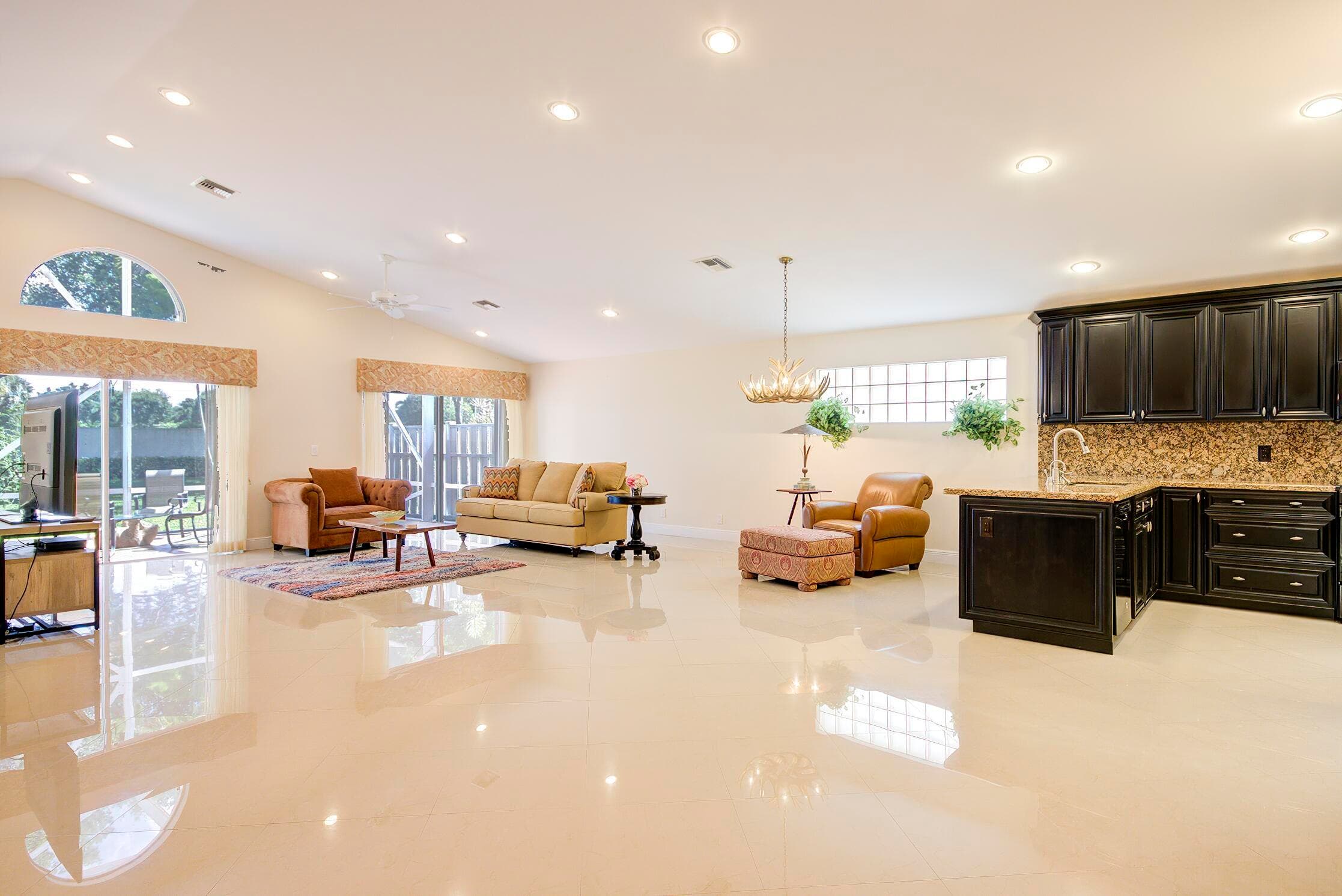 6395 Tiara Drive, Boynton Beach, FL 33437 — photo 4 of 37
