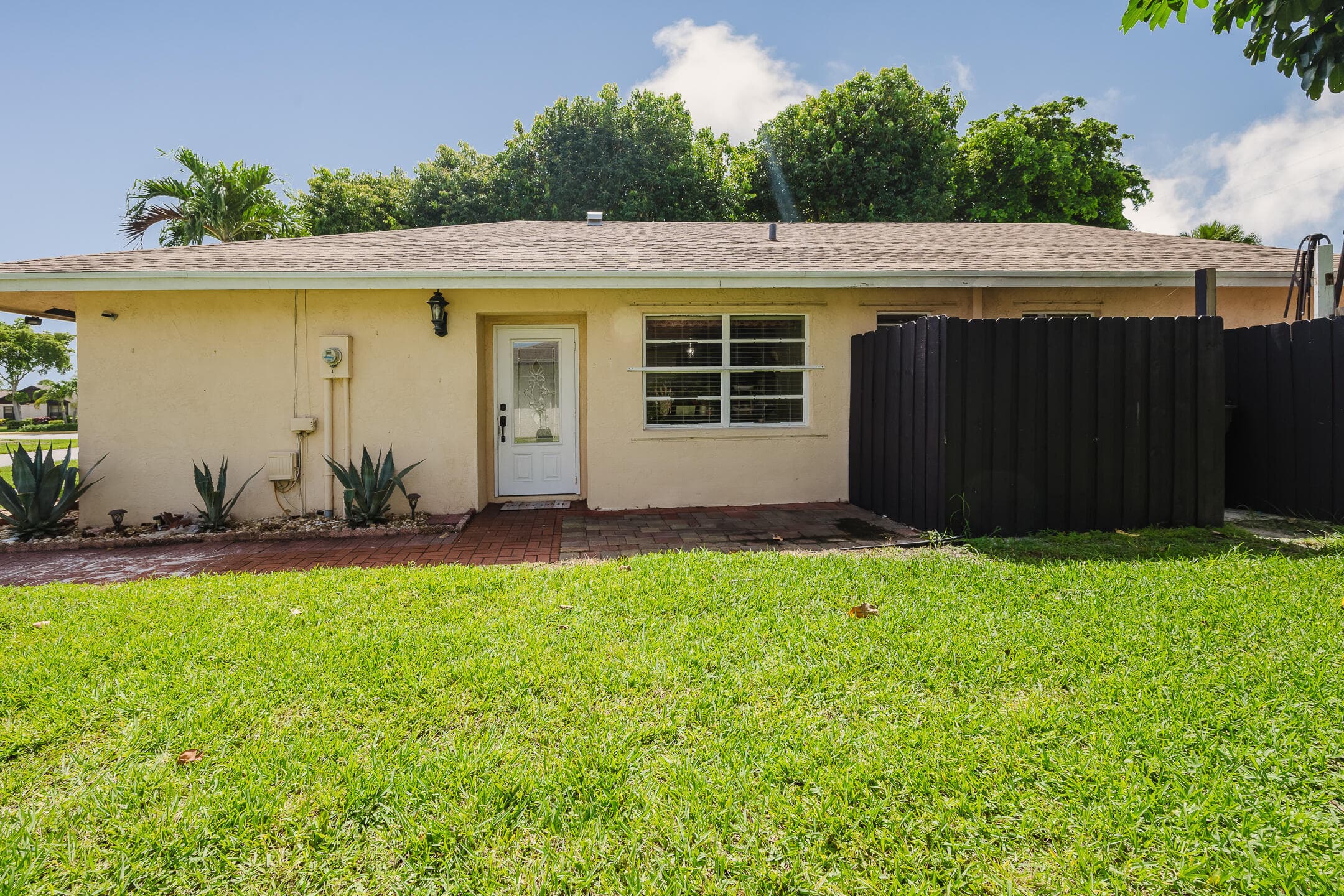 5402 Bonky Court 102b, West Palm Beach, FL 33415 — photo 2 of 33