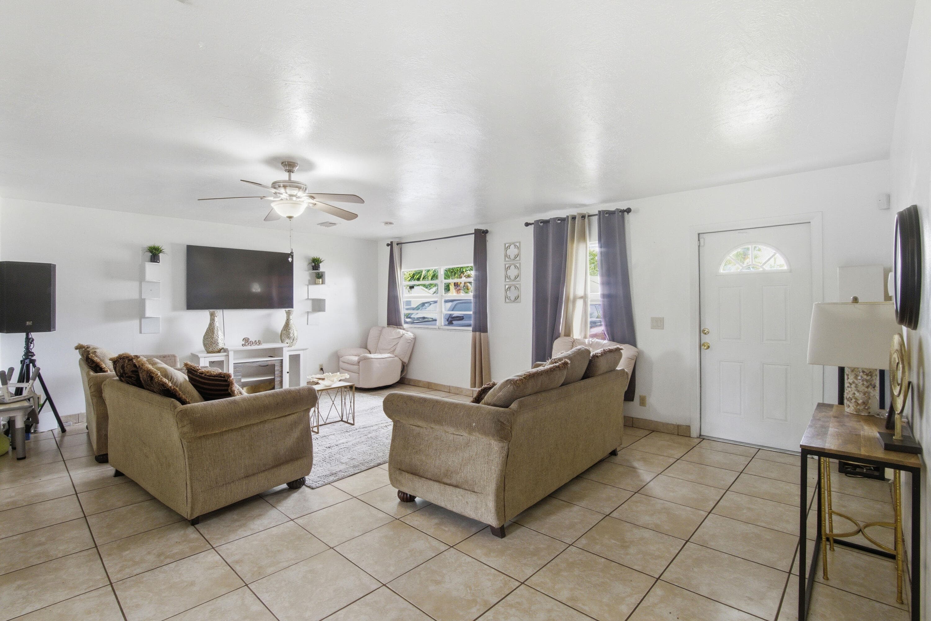 8230 SW 4th Place, North Lauderdale, FL 33068 — photo 11 of 23