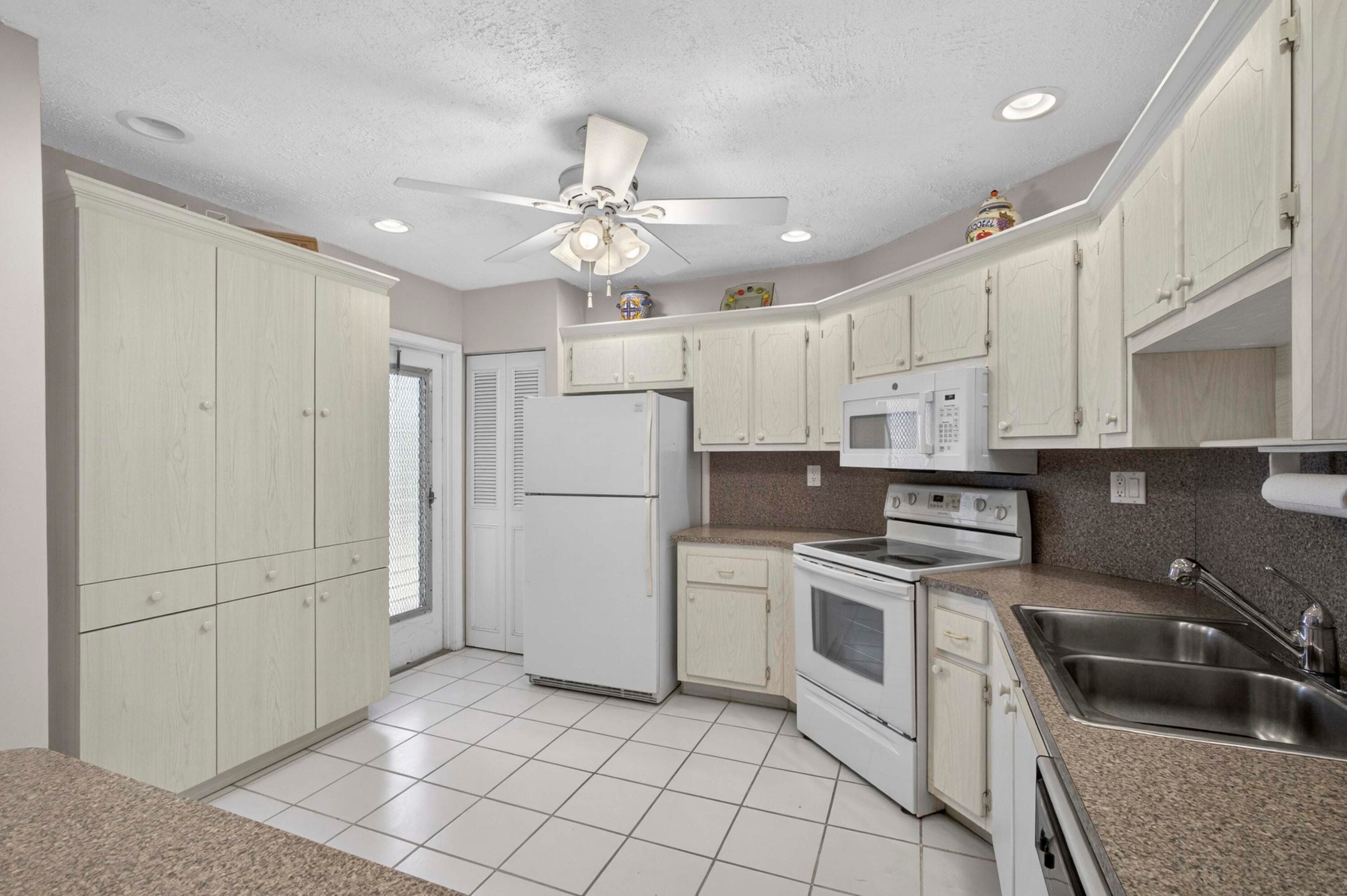 3 Greenway Vlg N 210, Royal Palm Beach, FL 33411 — photo 18 of 54