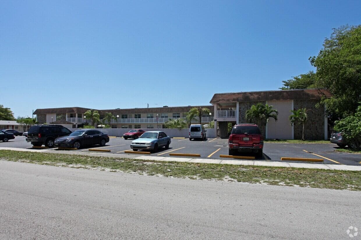 6050 SW 27th Street, Miramar, FL — photo 4 of 40