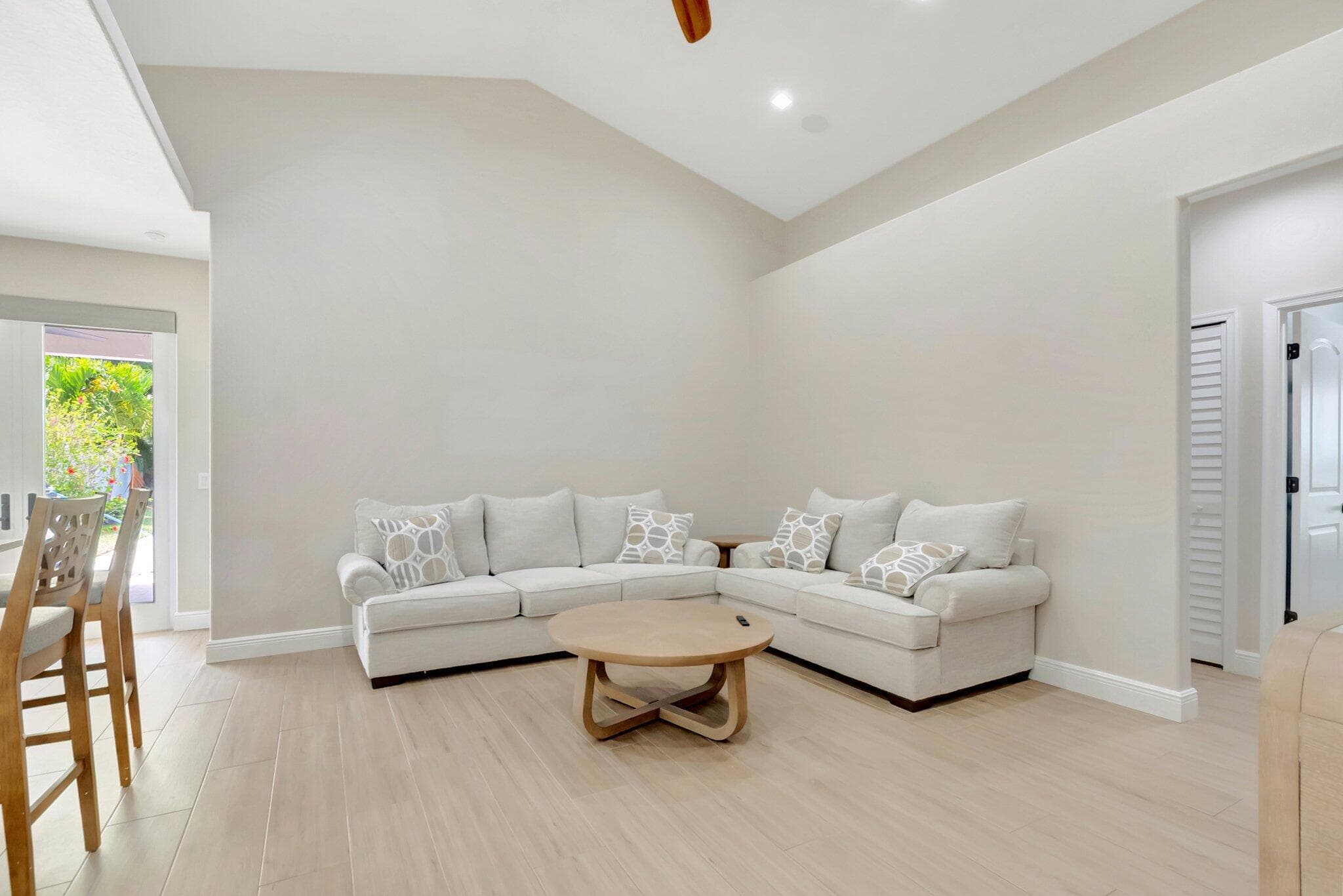 1050 Delray Lakes Drive, Delray Beach, FL 33444 — photo 11 of 59