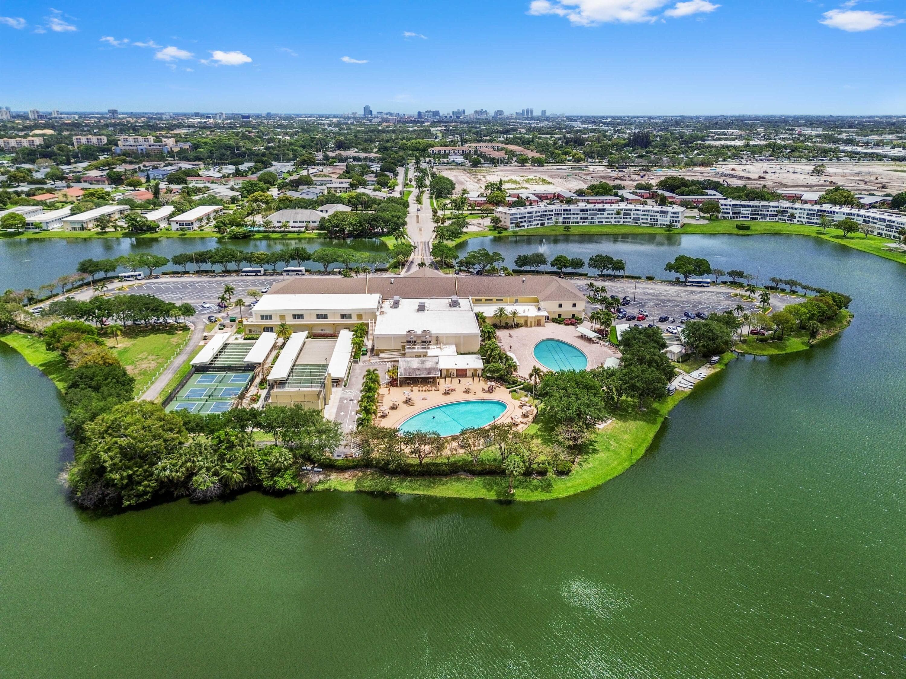 2 Chatham A, West Palm Beach, FL 33417 — photo 22 of 29