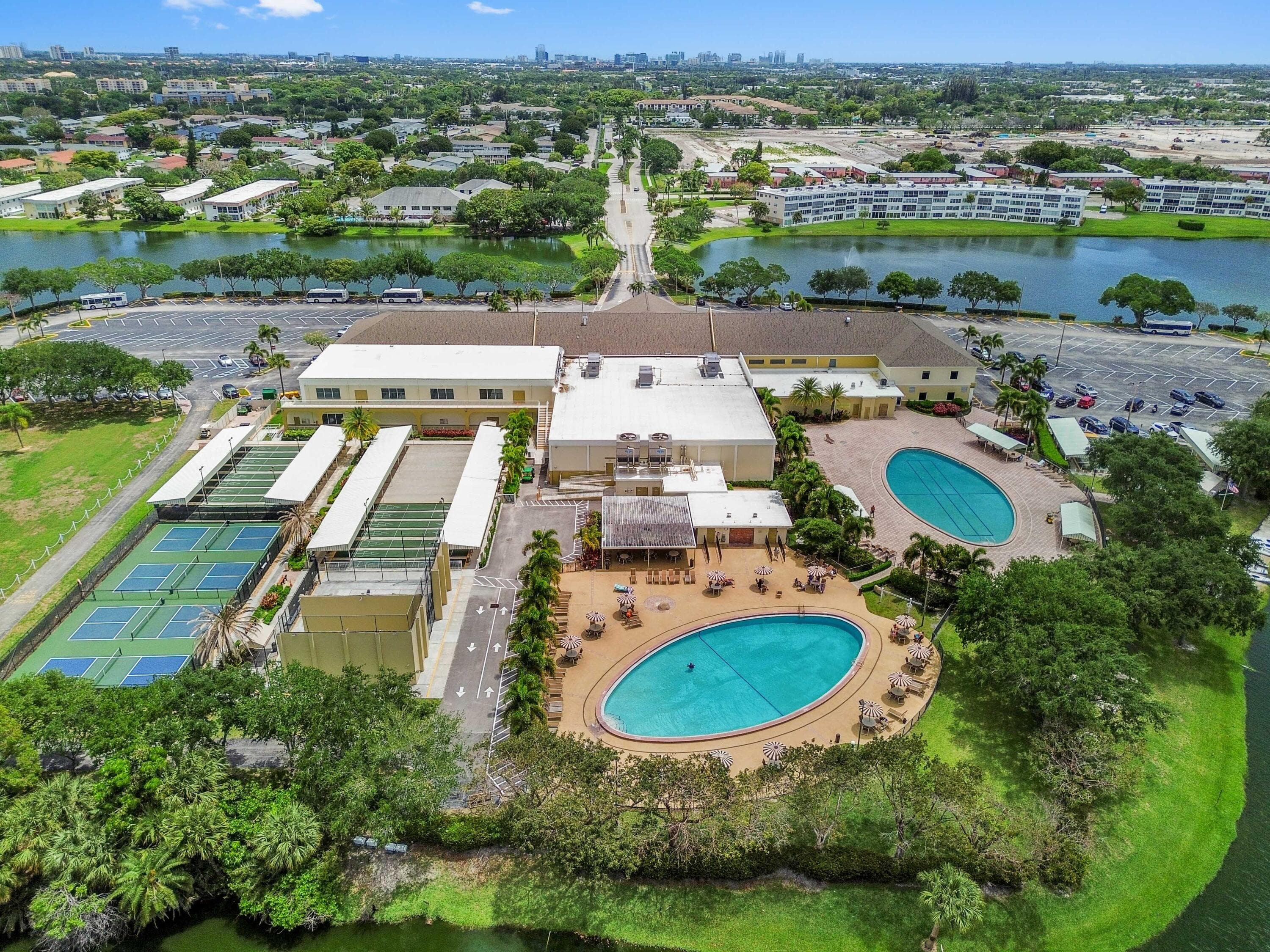 2 Chatham A, West Palm Beach, FL 33417 — photo 2 of 29