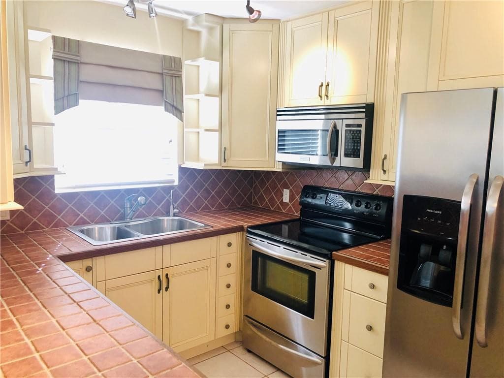 137 Farnham F 137, Deerfield Beach, FL 33442 — photo 9 of 96