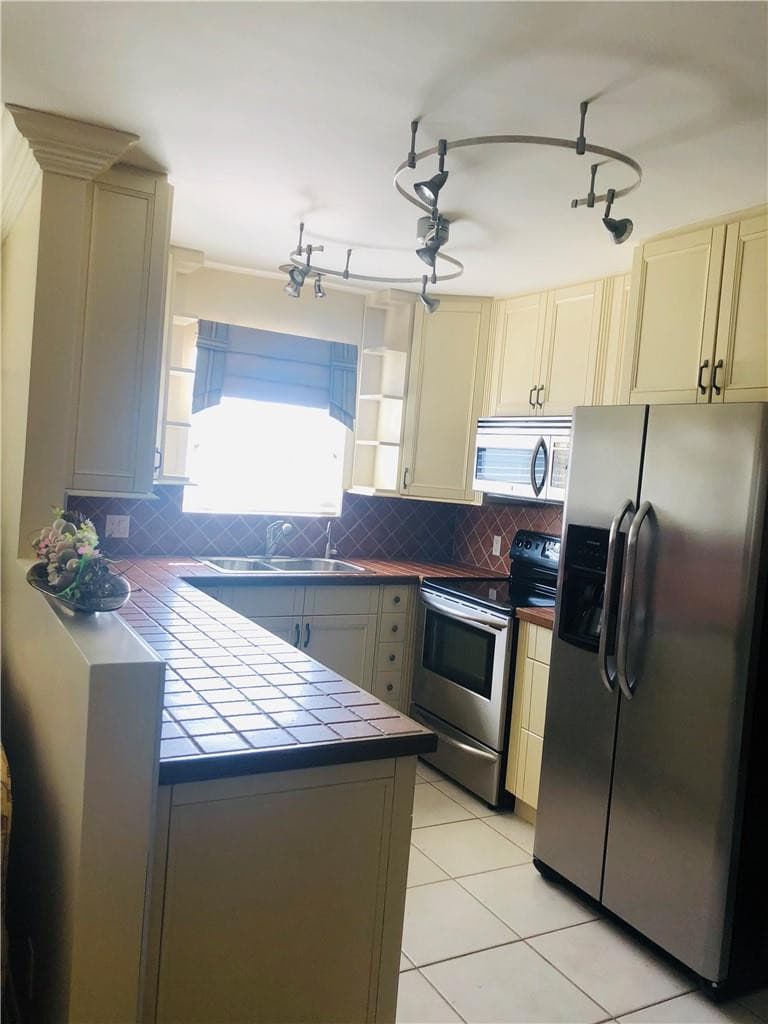 137 Farnham F 137, Deerfield Beach, FL 33442 — photo 48 of 96