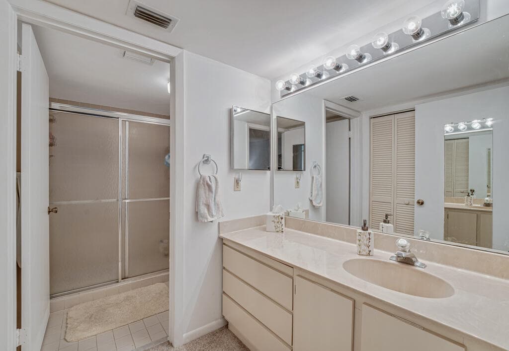 3146 Via Poinciana 203, Lake Worth, FL 33467 — photo 13 of 18