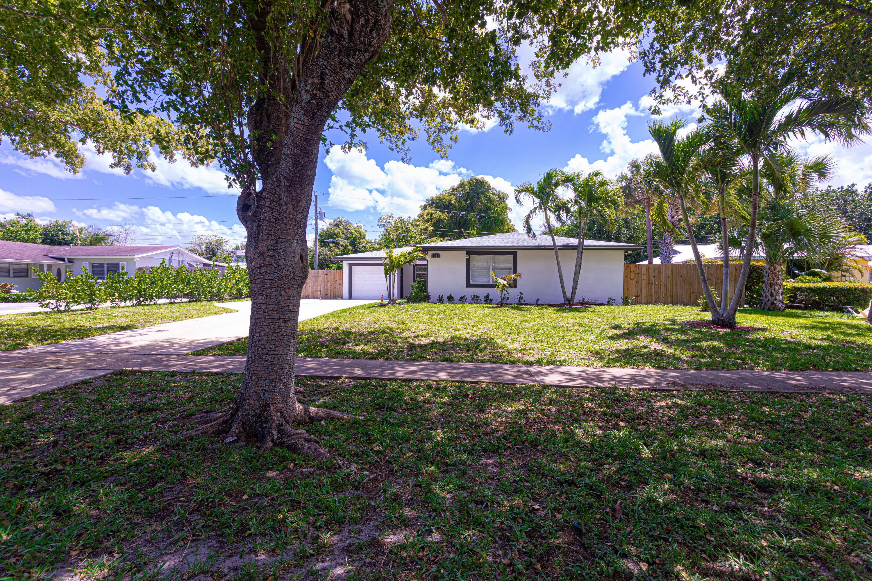 5756 Orchard Way, West Palm Beach, FL 33417 — photo 1 of 44